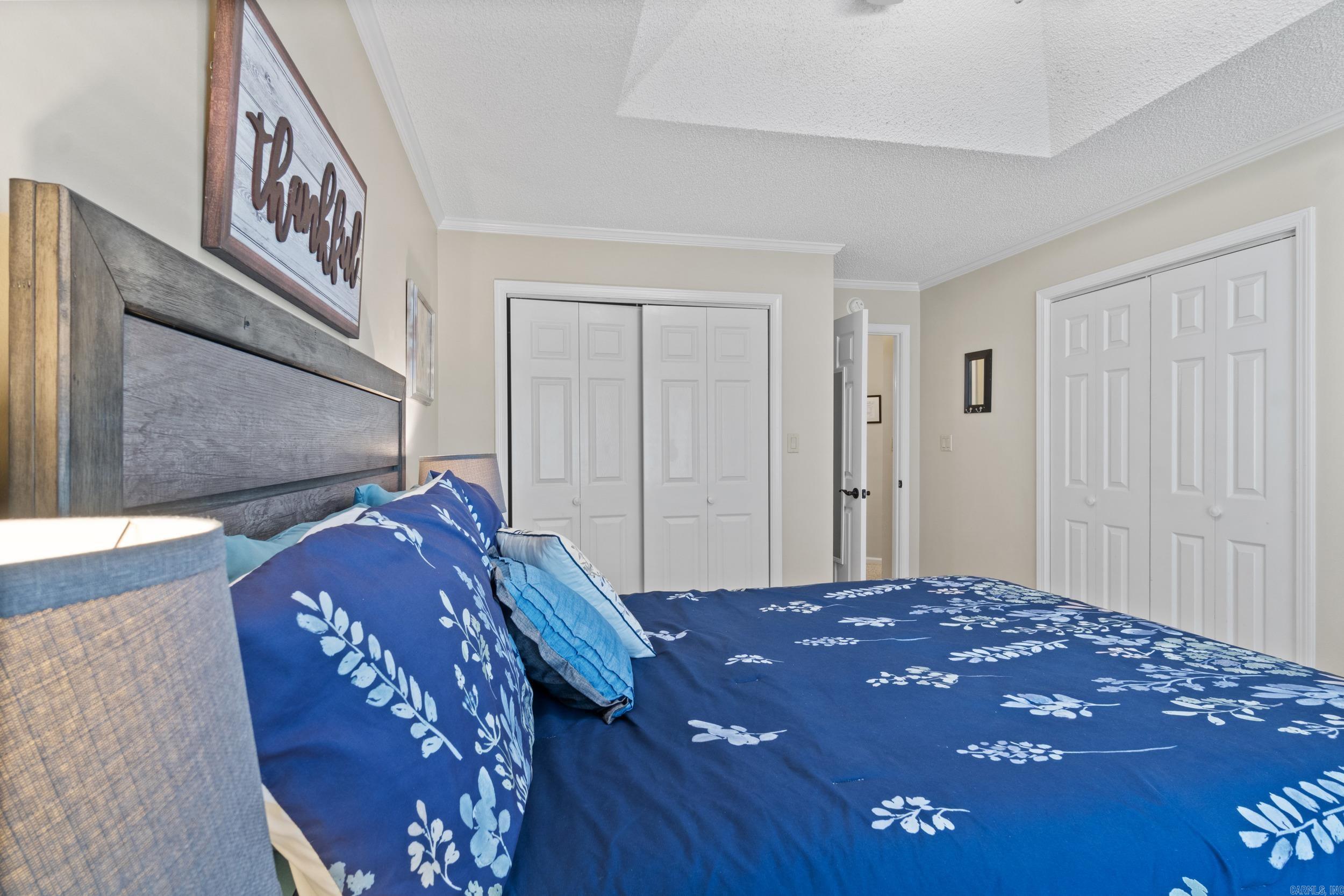 RIVER OAKS - Residential