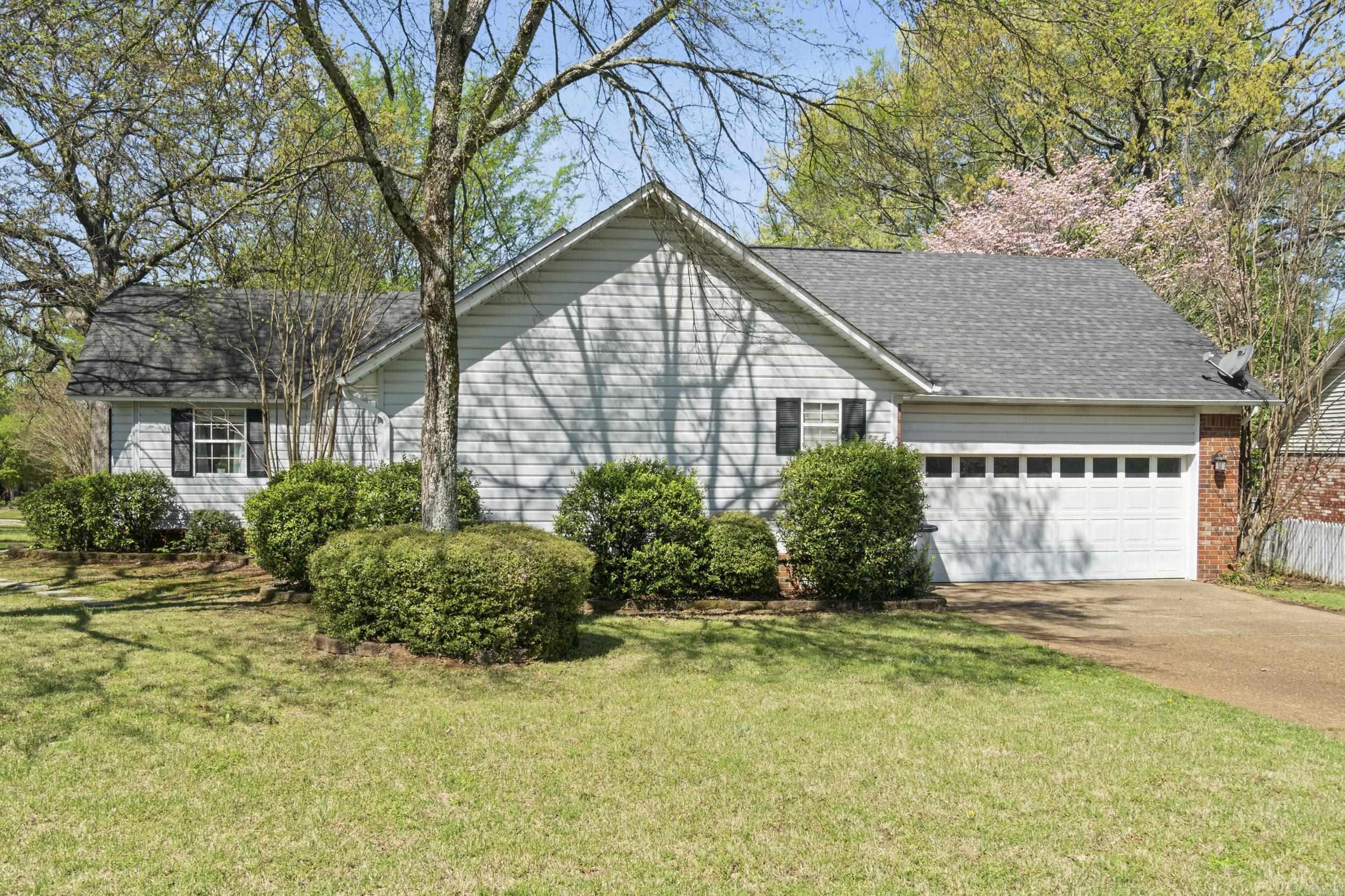 RIVER OAKS - Residential