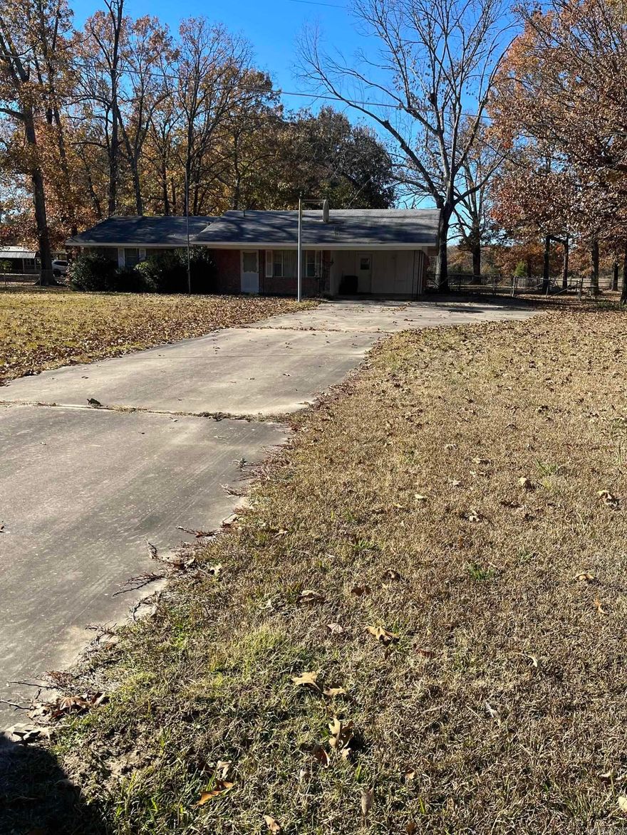 Taxes reflect HC. Nice property set up for horses. Has 15 horse stalls , round pen and plenty of pasture.