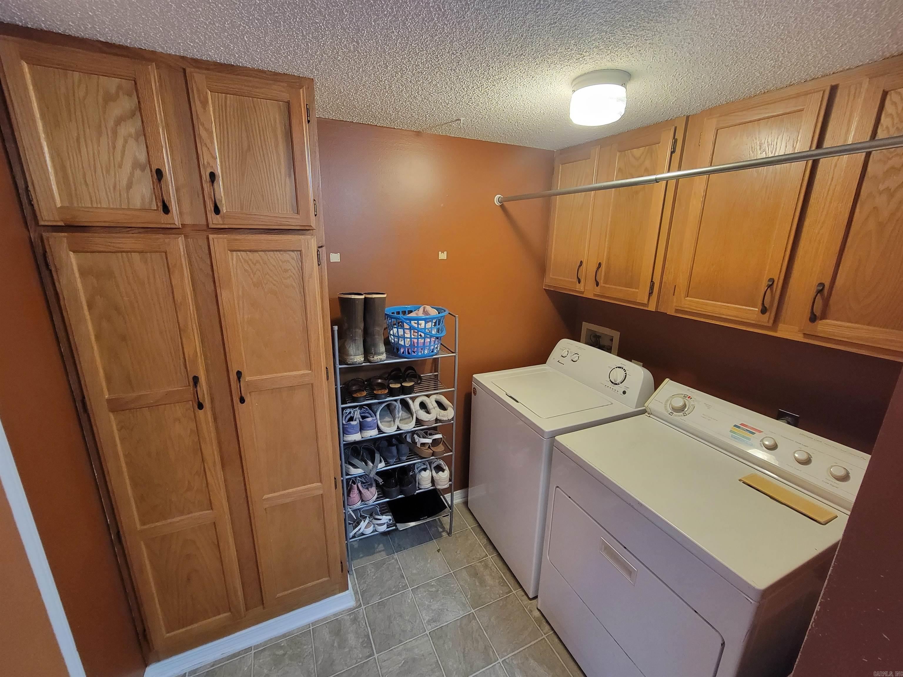 OAK RIDGE ESTATES - Residential