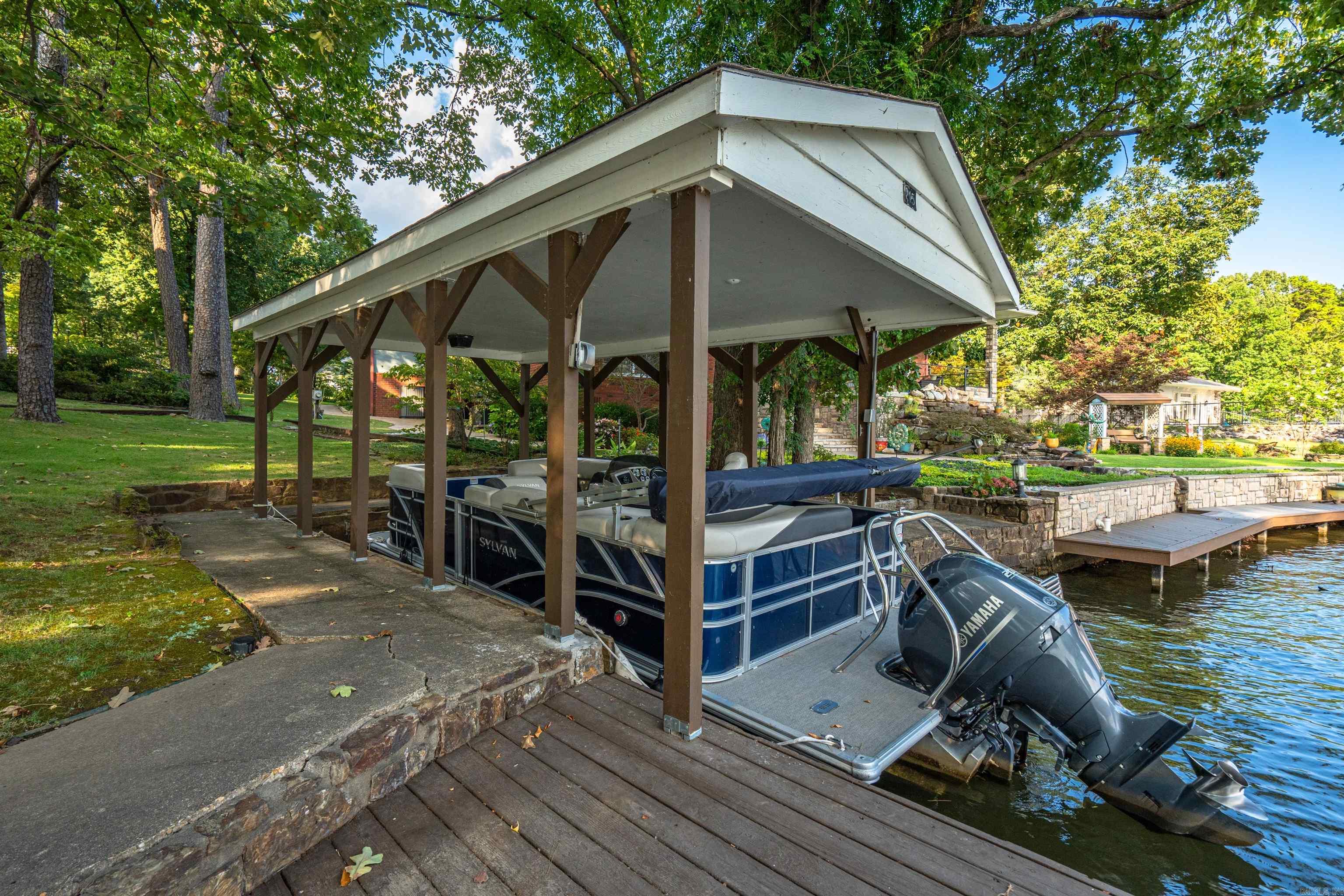 DRIFTWOOD POINT - Residential