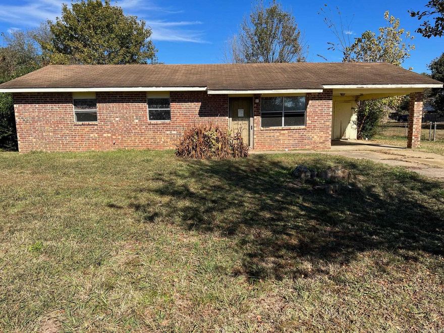 Fixer Upper 3 bedroom house with slab foundation. 85k obo Owner Financing available