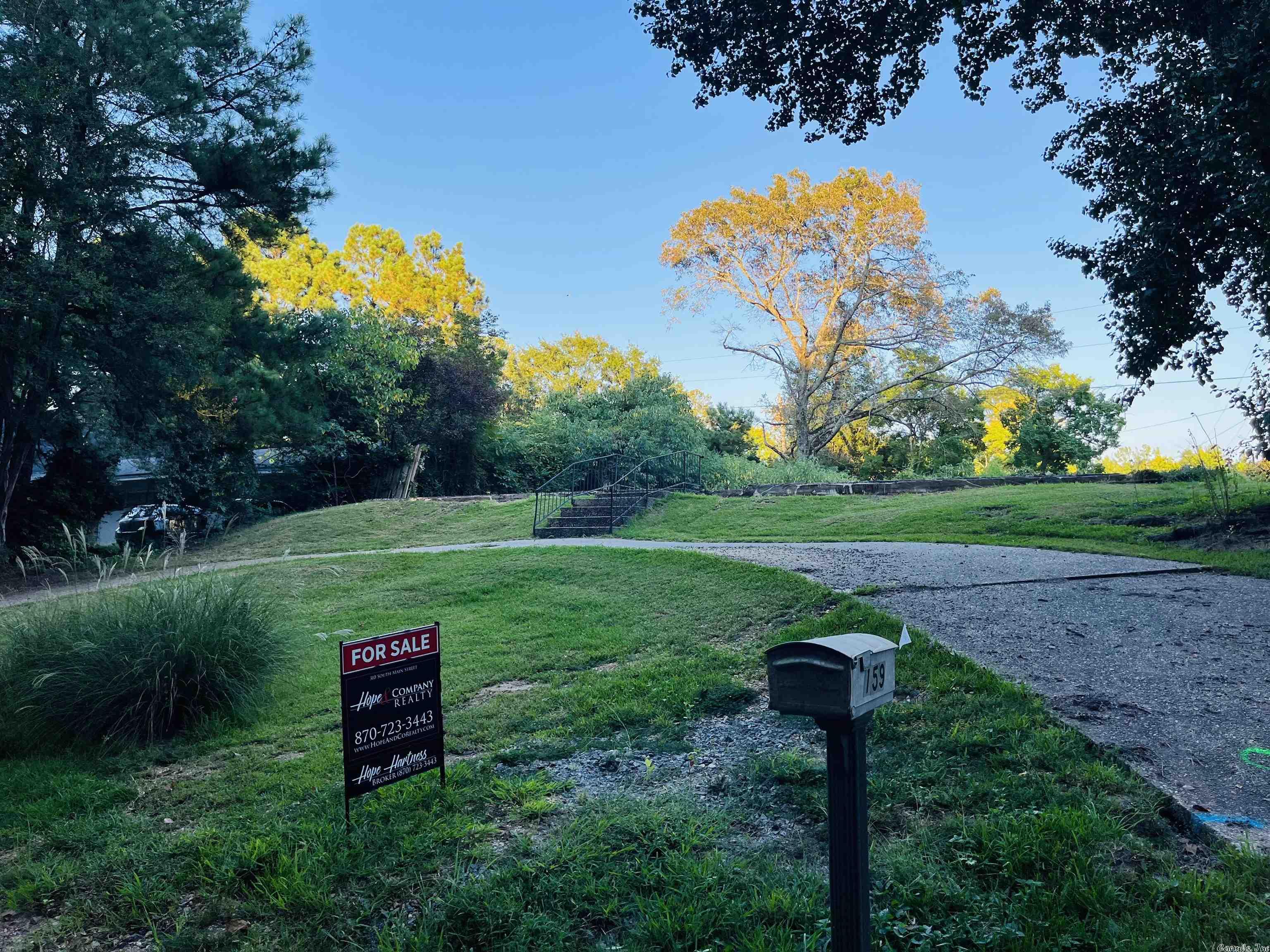 Looking for the perfect lot to build your DREAM HOME?? Beautiful established neighborhood just minutes from UAM, hospital, restaurants, & shopping. This secluded residential lot is an ideal location for one's family. All utilities located on the property. Don't Miss Out on this one!!