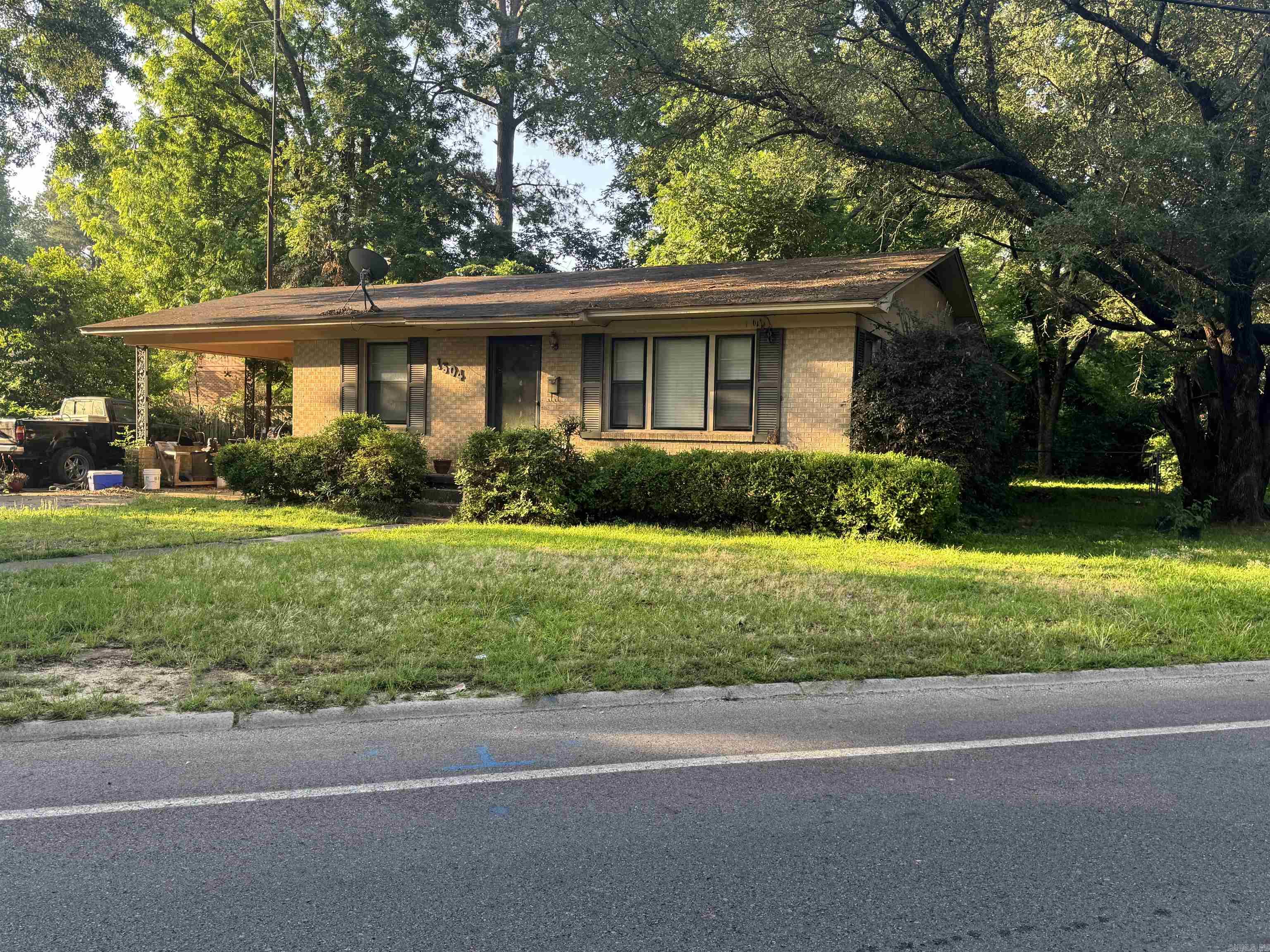 Investment Properties! The following homes are included: 2218 N Vine, 2220 N Vine, 2226 N Vine, 629 University, 619 University, 208 College View, 1504 N Dudney, 816 Olive, 1026 Olive, 1217 Felix, 1216 Linda, 1121 Chestnut, 1310 Chestnut, 305 Smith, 300 Smith, 302 Smith, 401 N Washington, 406 Ruth, 512 Ruth, 549 Ruth