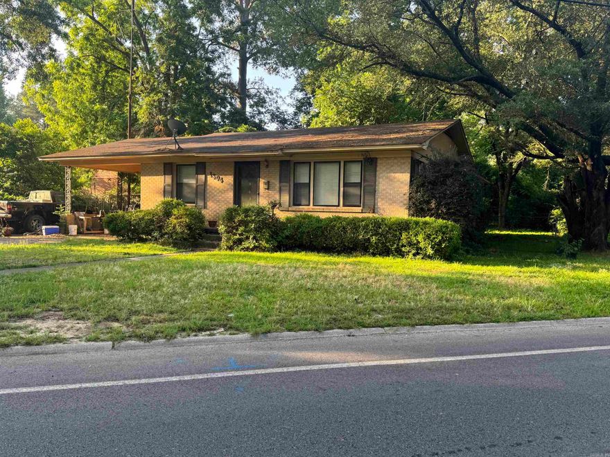 Investment Properties!  The following homes are included:   2218 N Vine, 2220 N Vine, 2226 N Vine, 629  University, 619 University, 208 College View, 1504 N Dudney, 816 Olive, 1026 Olive, 1217 Felix, 1216 Linda, 1121 Chestnut, 1310 Chestnut, 305 Smith, 300 Smith, 302 Smith, 401 N Washington, 406 Ruth, 512 Ruth, 549 Ruth