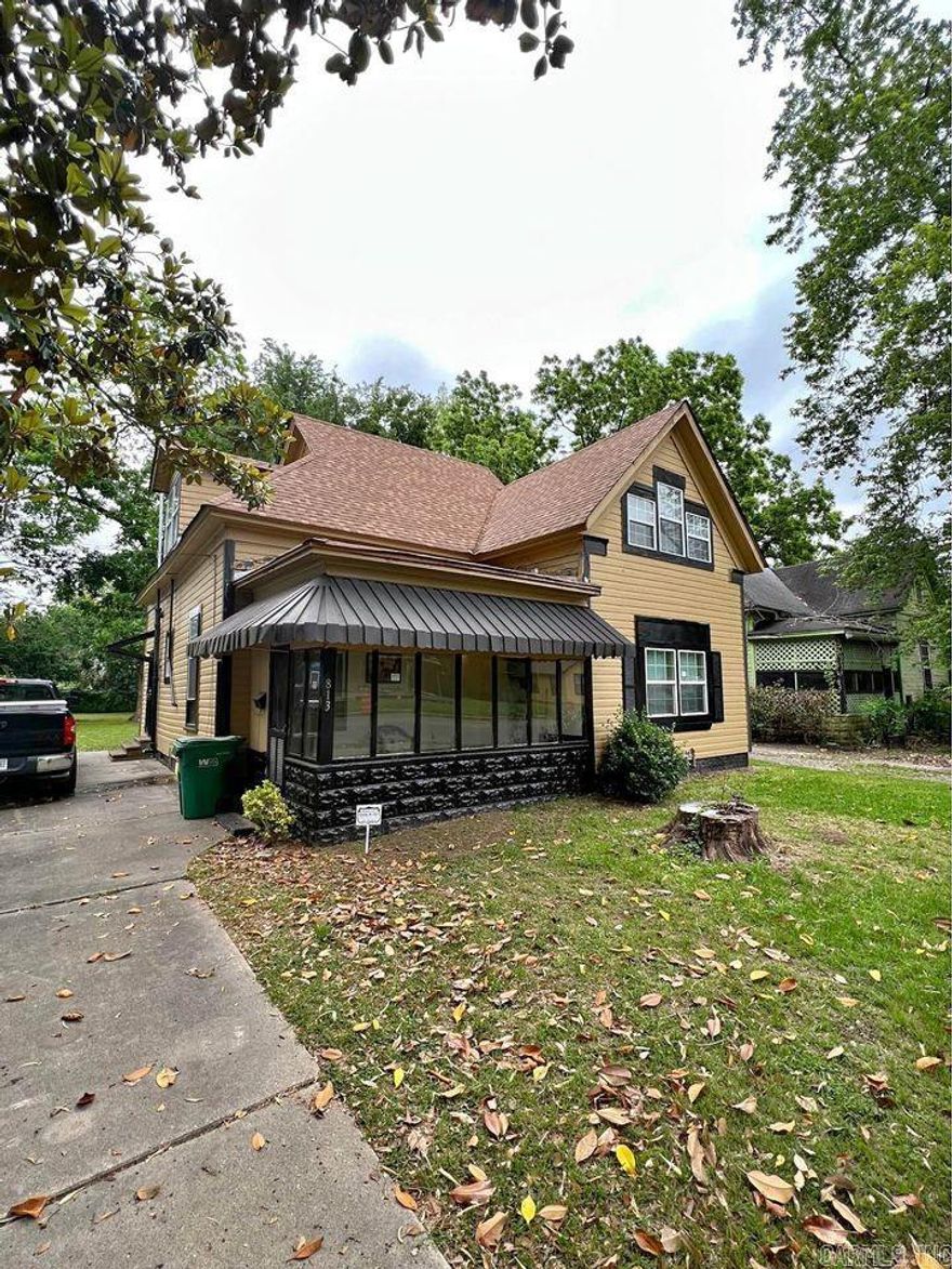 Beautiful and spacious home for rent!! This home has plenty of room for your family and is conveniently located near plenty of food and shopping! Call today to schedule a tour! 870-534-2823