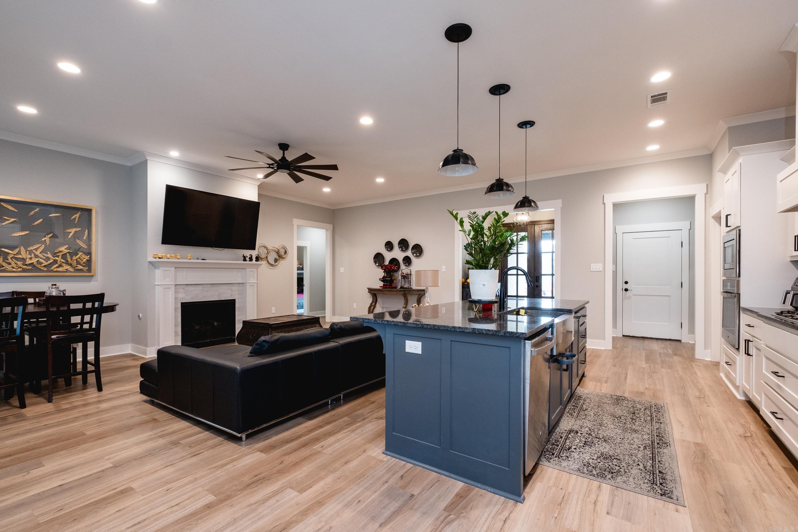 IVY PLACE - Residential