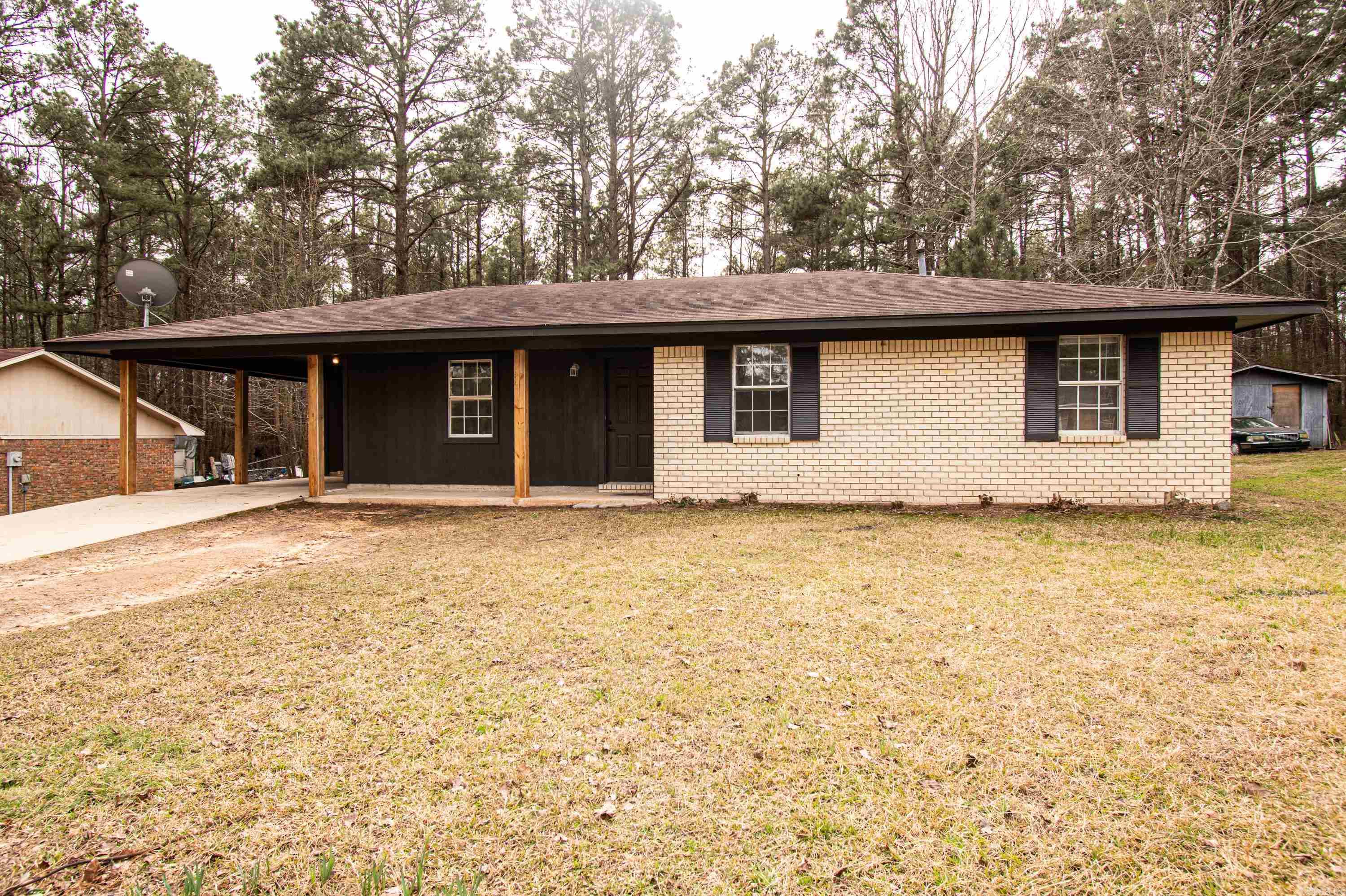 Welcome to your dream home in Warren, Arkansas! This stunning 3 bed, 2 bath house boasts a captivating black and tan exterior accented with charming wooden beams, offering timeless curb appeal. Step inside to discover a sleek and sophisticated white modern interior, creating a bright and airy atmosphere throughout. With spacious bedrooms, stylish bathrooms, and ample living space, this home provides the perfect blend of comfort and elegance. Don't miss the opportunity to make this property yours! The home also offers Fiber, high speed internet.