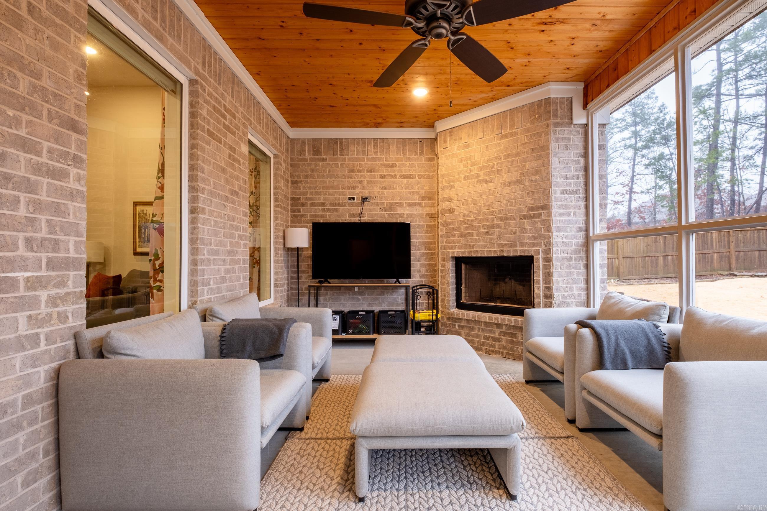 CHENAL VALLEY EPERNAY PLACE - Residential