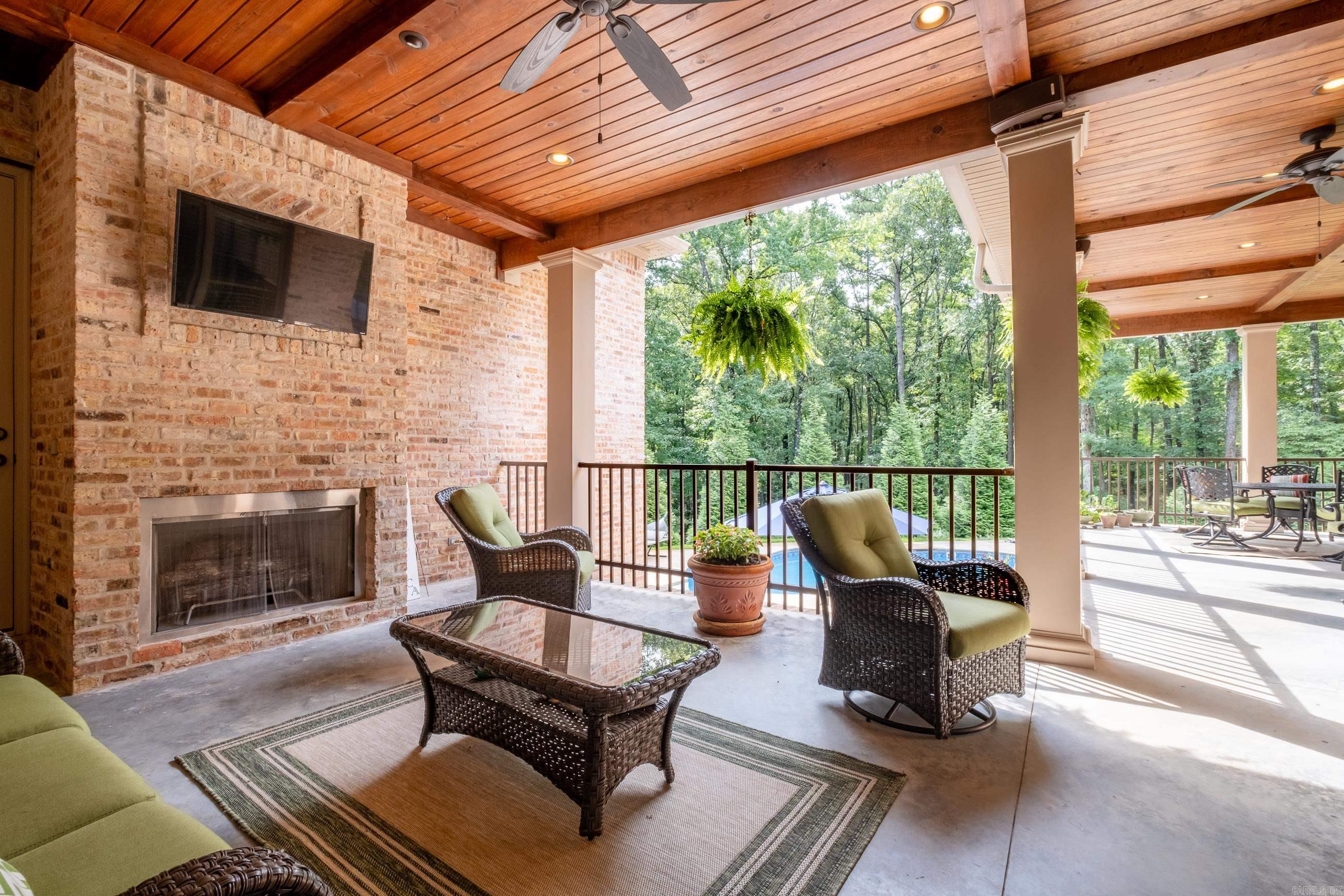 CHENAL DOWNS - Residential