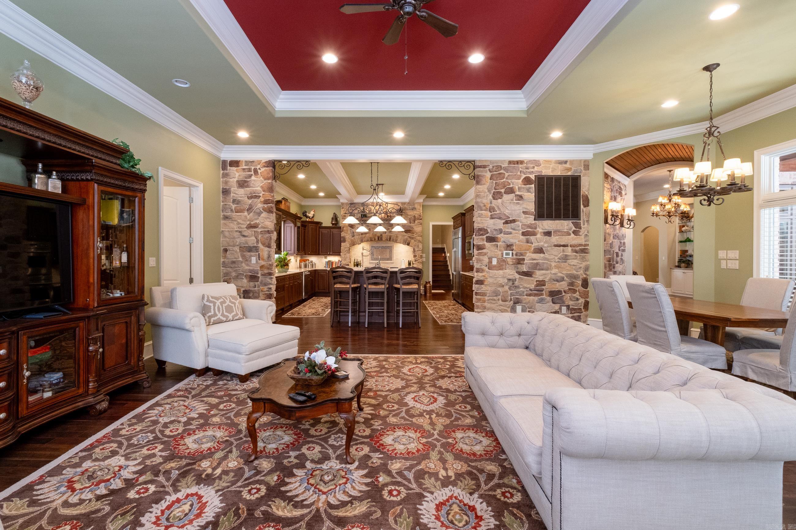 CHENAL DOWNS - Residential