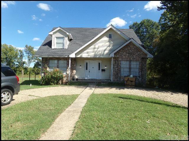 *NORTH LITTLE ROCK* CUTE HOME IN DIXIE SUBDIVISION!! This 4 Bedroom And 2.5 Bath Home Features Over 2700 Sqft! New Paint and New Flooring Throughout. Gas Range, Refrigerator, And Dishwasher Provided In Kitchen! Hookups For Washer And Dryer! Pad For Parking! PET FRIENDLY!!! AVAILABLE NOW!!!