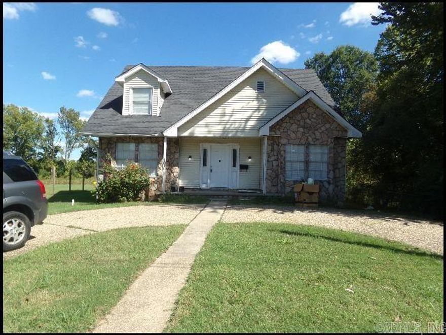 *NORTH LITTLE ROCK* CUTE HOME IN DIXIE SUBDIVISION!! This 4 Bedroom And 2.5 Bath Home Features Over 2700 Sqft! New Paint and New Flooring Throughout. Gas Range, Refrigerator, And Dishwasher Provided In Kitchen! Hookups For Washer And Dryer! Pad For Parking! PET FRIENDLY!!! AVAILABLE NOW!!!