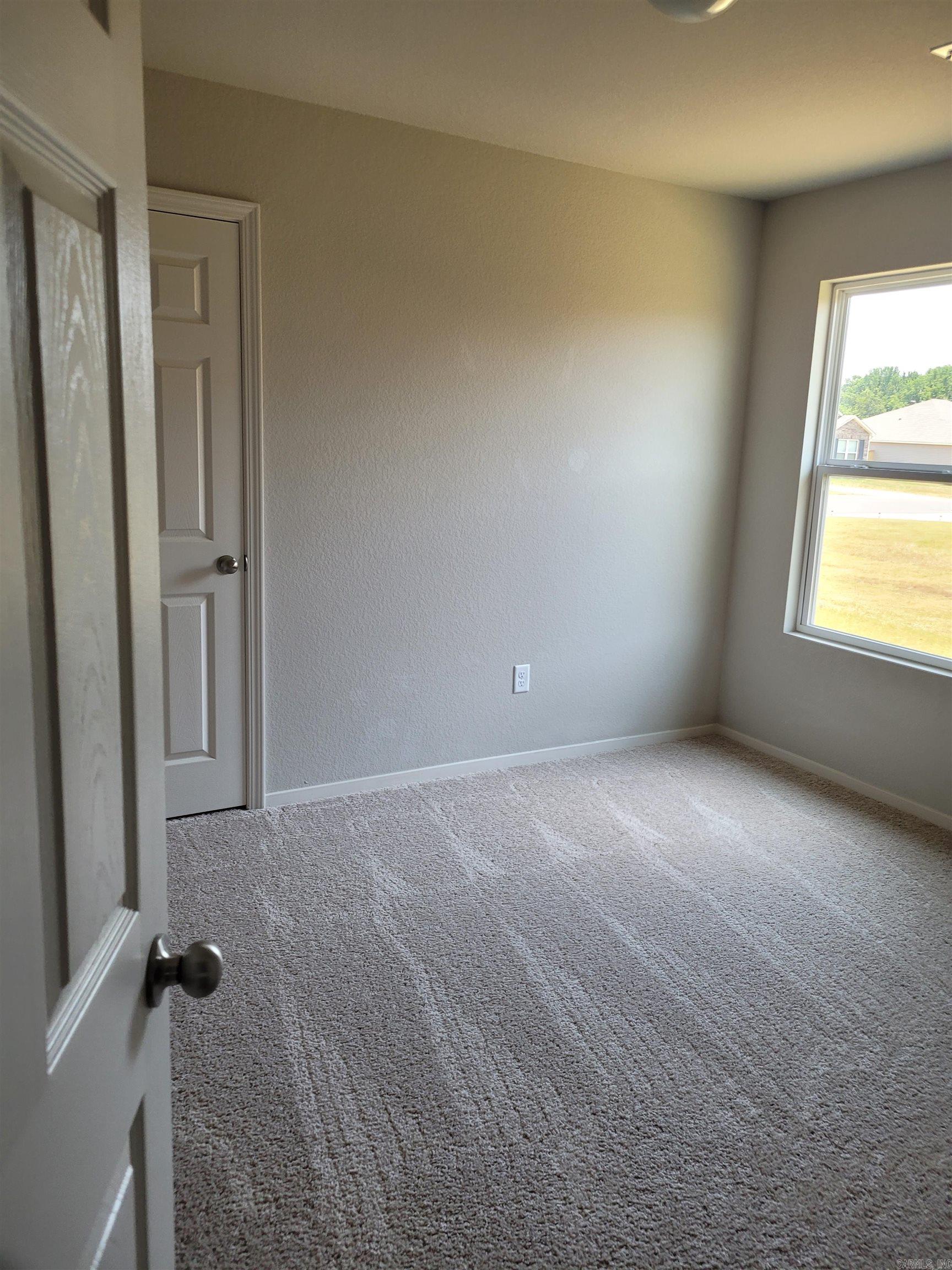 OAKLAND GROVE ESTATES - Residential Lease