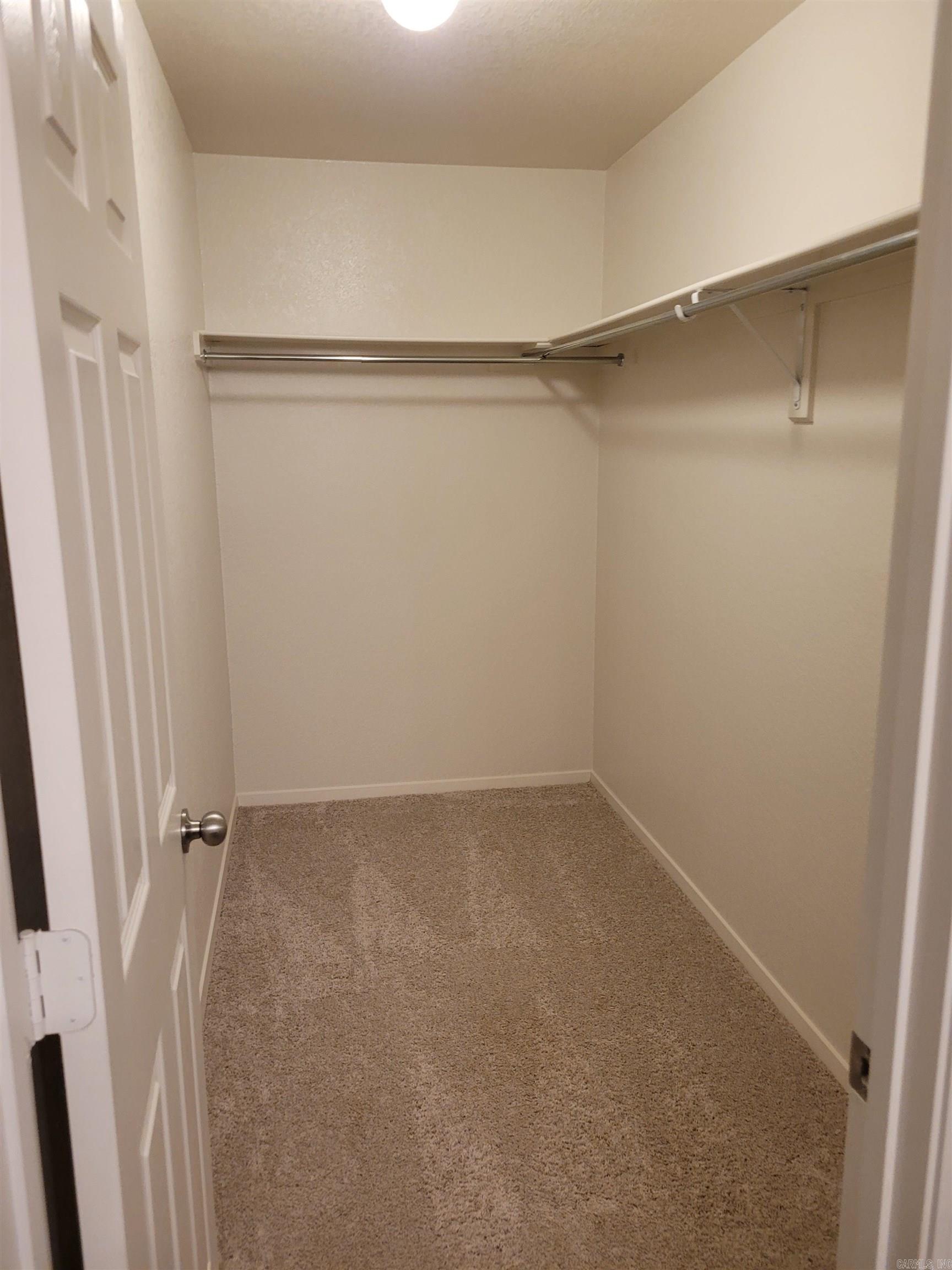 OAKLAND GROVE ESTATES - Residential Lease