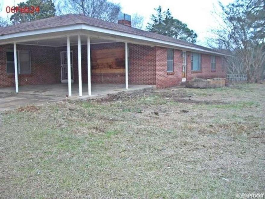 13 ACS in NASHVILLE... 3BR 2 bath $195,000!! very nice brick home & beautiful land offering plenty of room to expand to whatever you want, covered parking, no cpt house, updated kitchen w/gorgeous wood ceiling, sep DR, dbl sided FP for living /kit; sep laundry room with lots of storage, pond & minimum repairs!! Seller does NOT pay customary clsing costs to incl title ins, termite, survey, Home warranty, repairs or clsing costs... this property may qualify for Seller Financing (Vendee); if property qualifies, only buyer may speak w/loan officer; if property built prior to 1978, lead base paint potentially exist - sold AS-IS