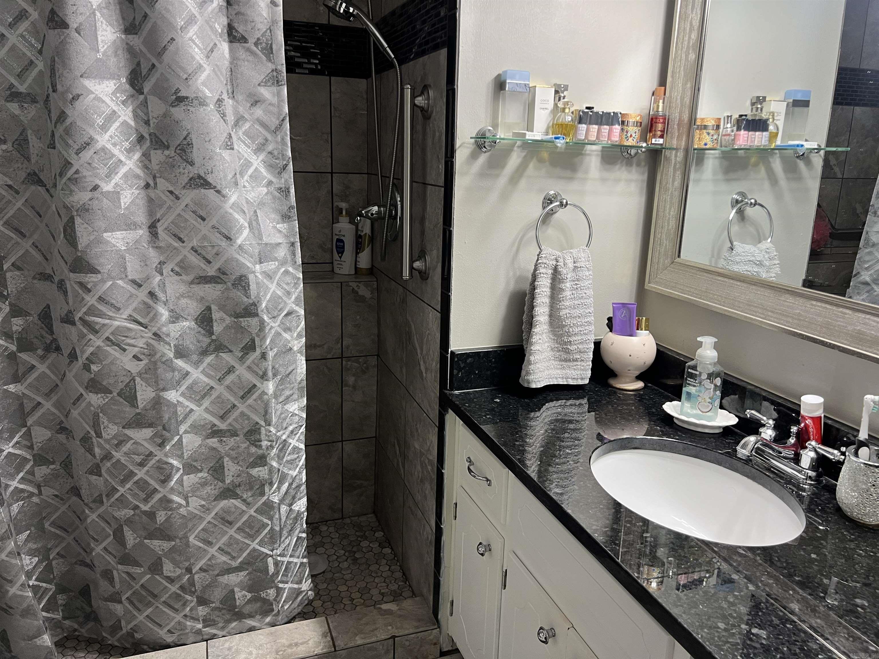 HOLLY PARK - Residential