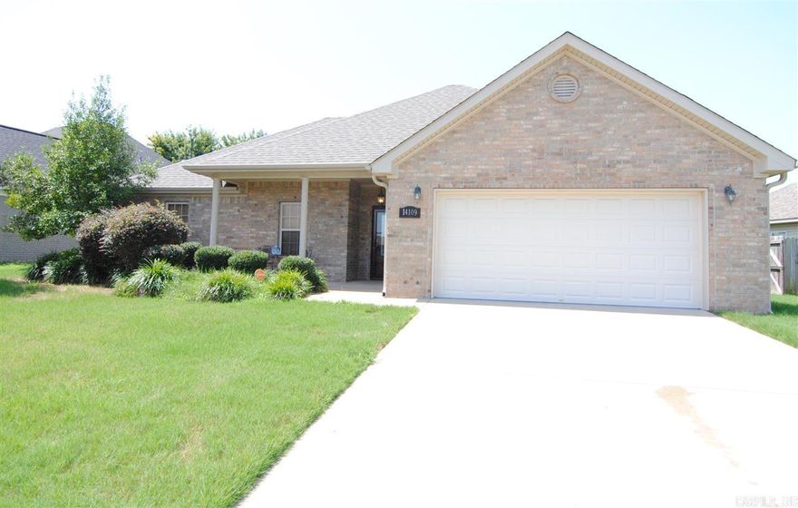 Thick Green Grass that makes you want to run barefoot through the yard!!! Covered Front Patio..Perfect for Morning Coffee!  Large Foyer opens to Cathedral Ceiling in the Family Room w/Fireplace. Kitchen w/Bar & Eat-in Area. Office Area w/door to Back Patio. Fully Fenced Backyard. Laundry Room & 2-car Garage.  3/2 Split Floor Plan. Master Suite has Jacuzzi Tub and Walk-in Shower.  Owner pays for Lawn Treatment & Pest Control!  Dog Friendly Property w/ Owner Approval