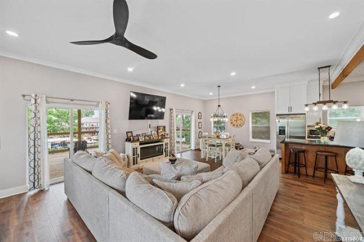 CHAMBERS POINT - Residential