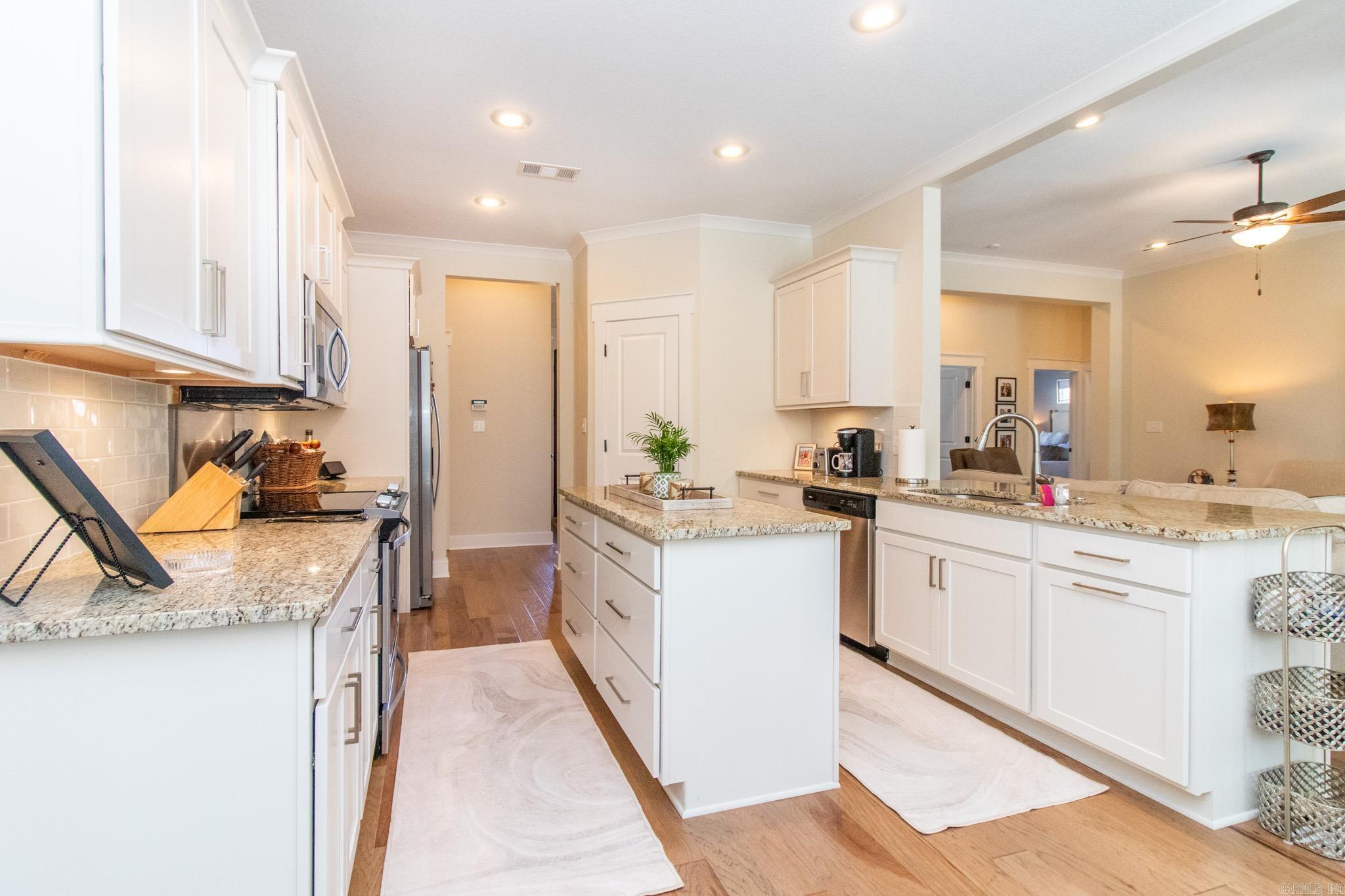 VALLEY VIEW MANOR - Residential