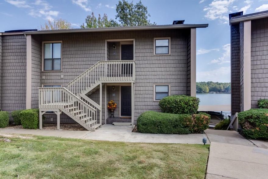 Spend your weekends and holidays enjoying all that Hot Springs and lake living afford in this beautifully remodeled 2-2 condo with boat slip, board walk, swimming pool and more.