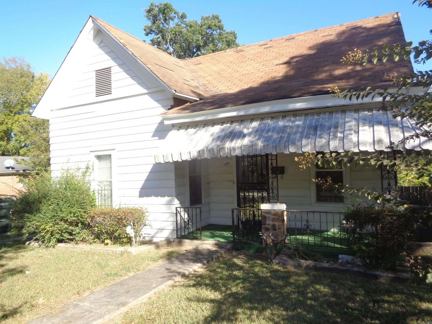 Your next project in an area of new construction going on, owners are making improvements to their properties and Airbnb units all around. Closing may be delayed contingent upon probate court approval. No Seller Property Disclosure available. Property is being sold "As Is". Seller is making no repairs and not turning on any utilities for inspection nor appraisal.