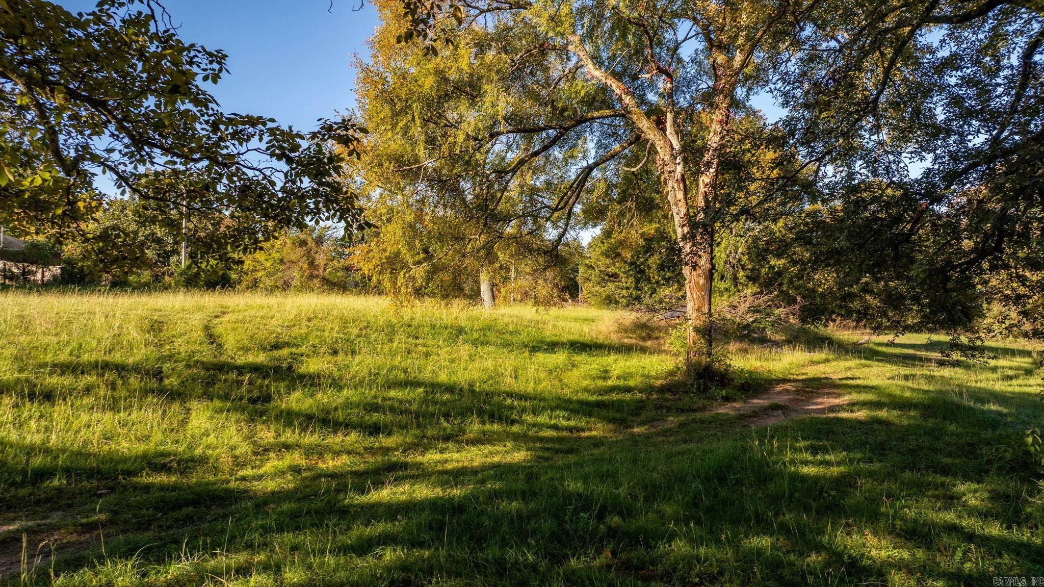 SOUTHERN MANOR - Land