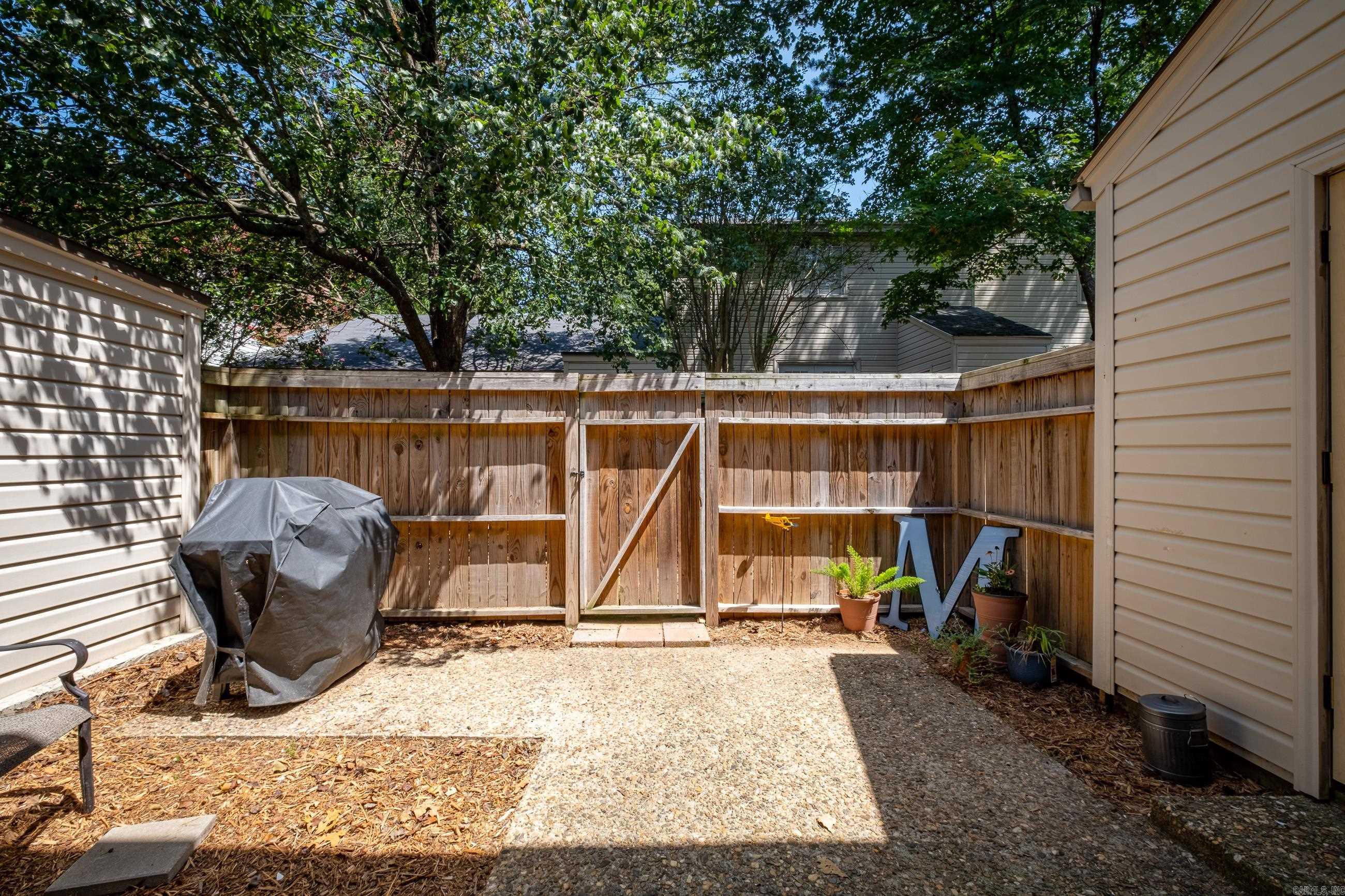 KINGSBRIDGE TWNHSE - Residential