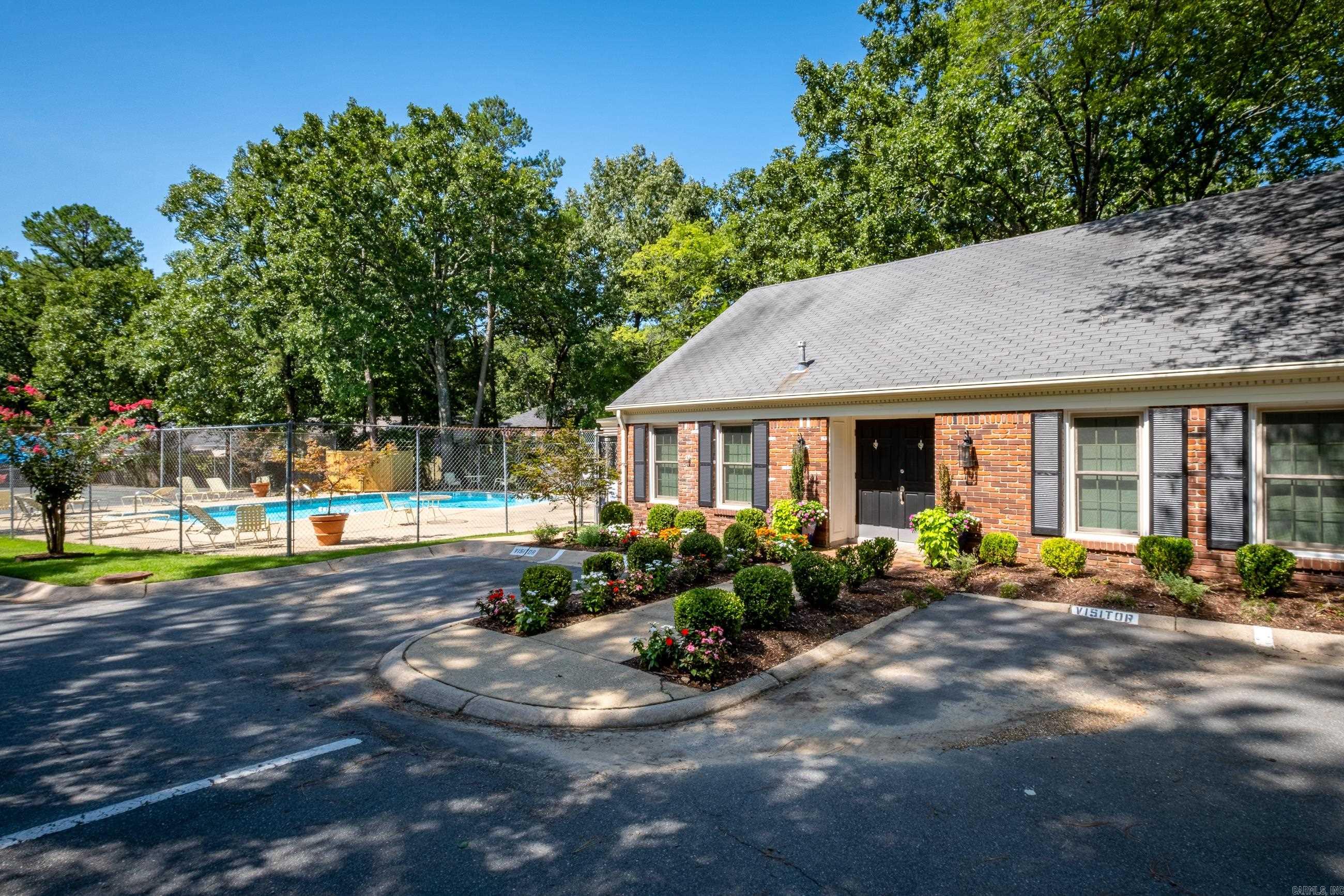 KINGSBRIDGE TWNHSE - Residential