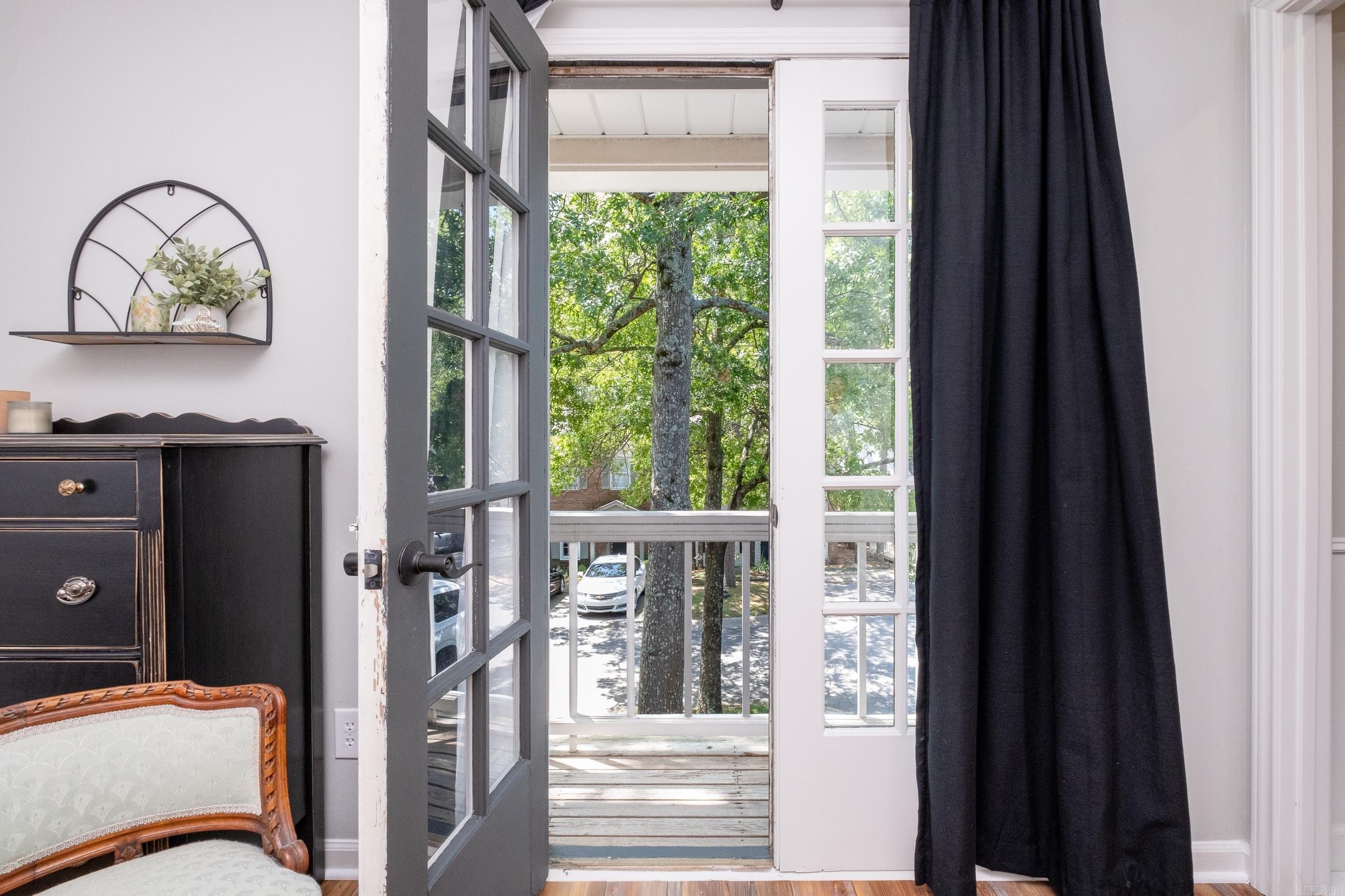 KINGSBRIDGE TWNHSE - Residential