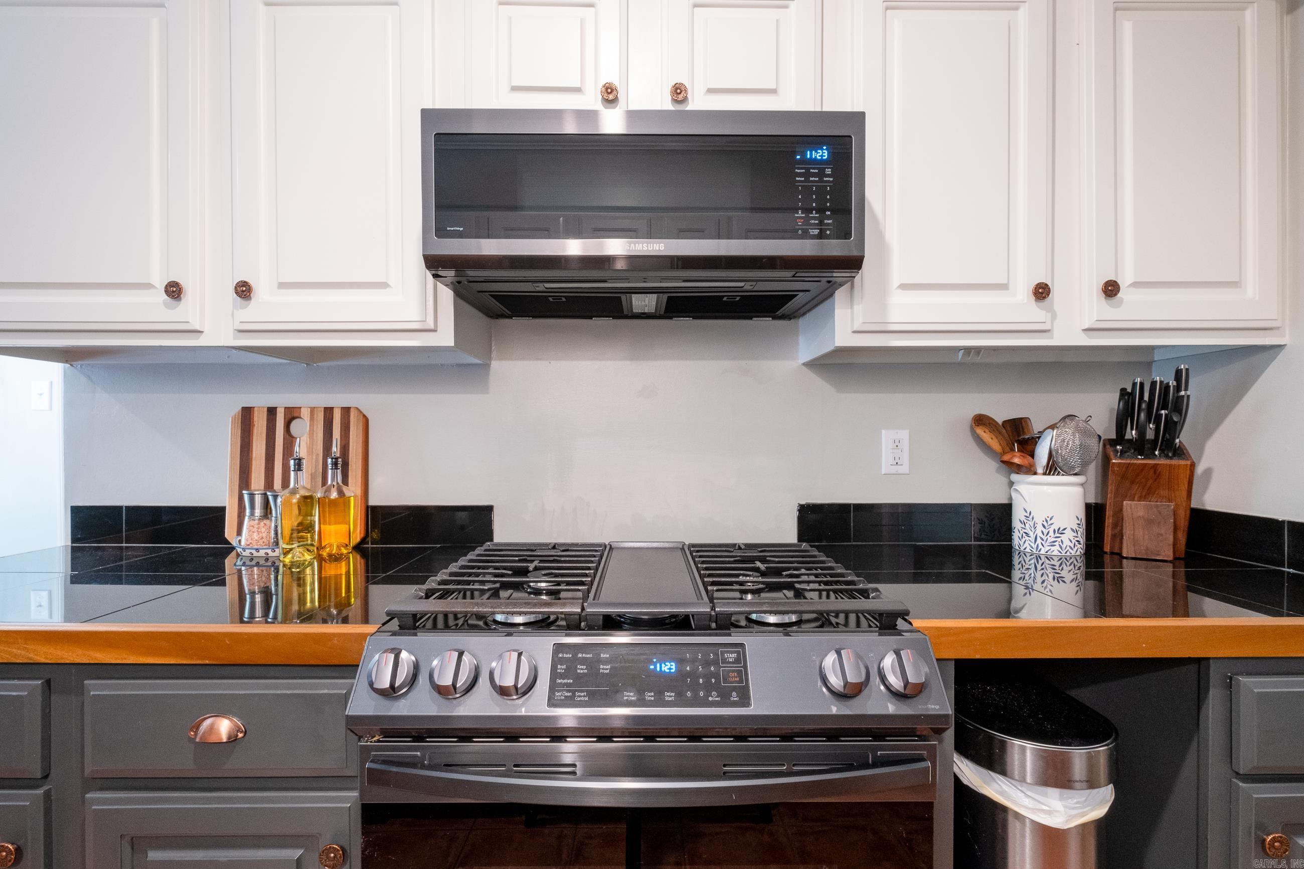 KINGSBRIDGE TWNHSE - Residential