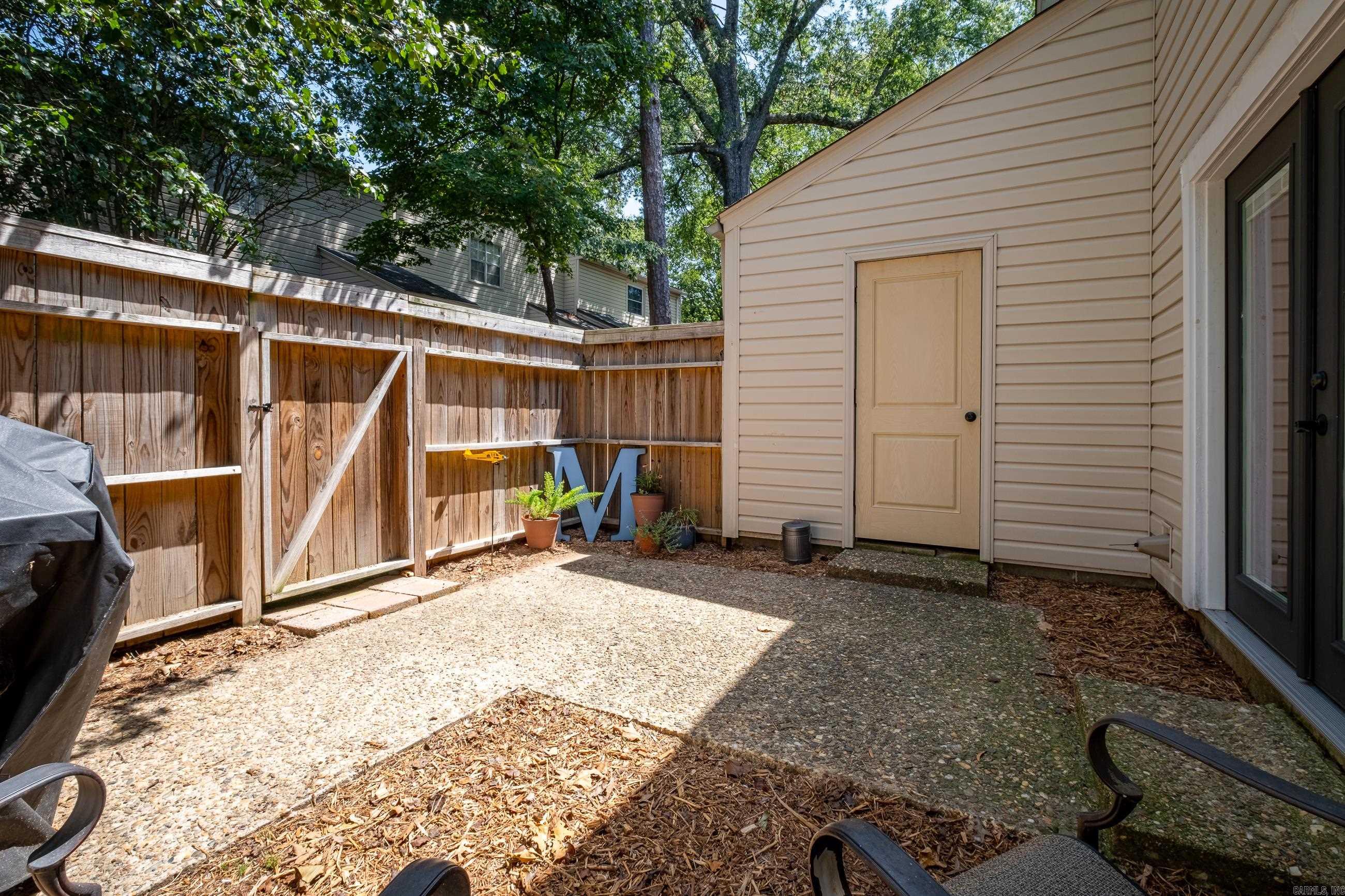 KINGSBRIDGE TWNHSE - Residential