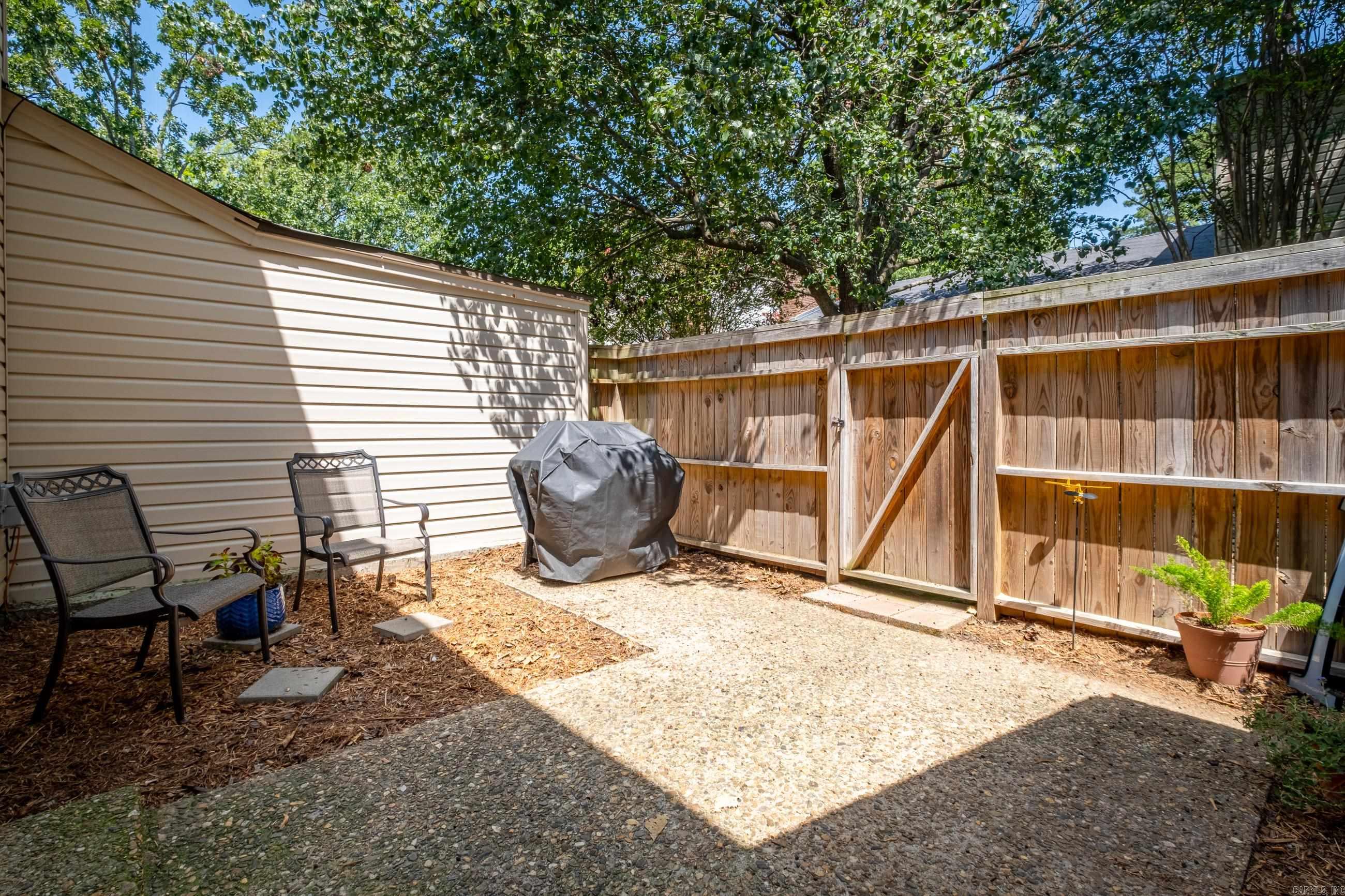 KINGSBRIDGE TWNHSE - Residential