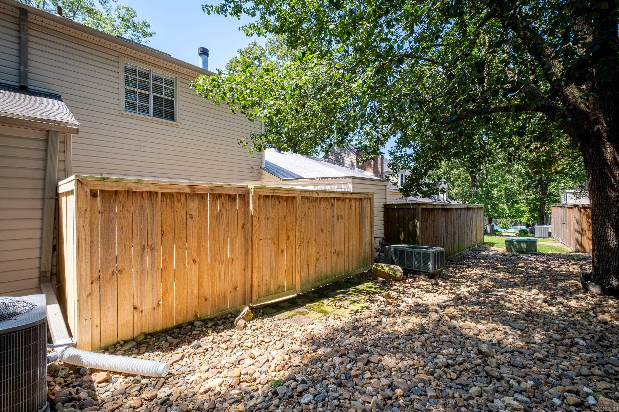 KINGSBRIDGE TWNHSE - Residential