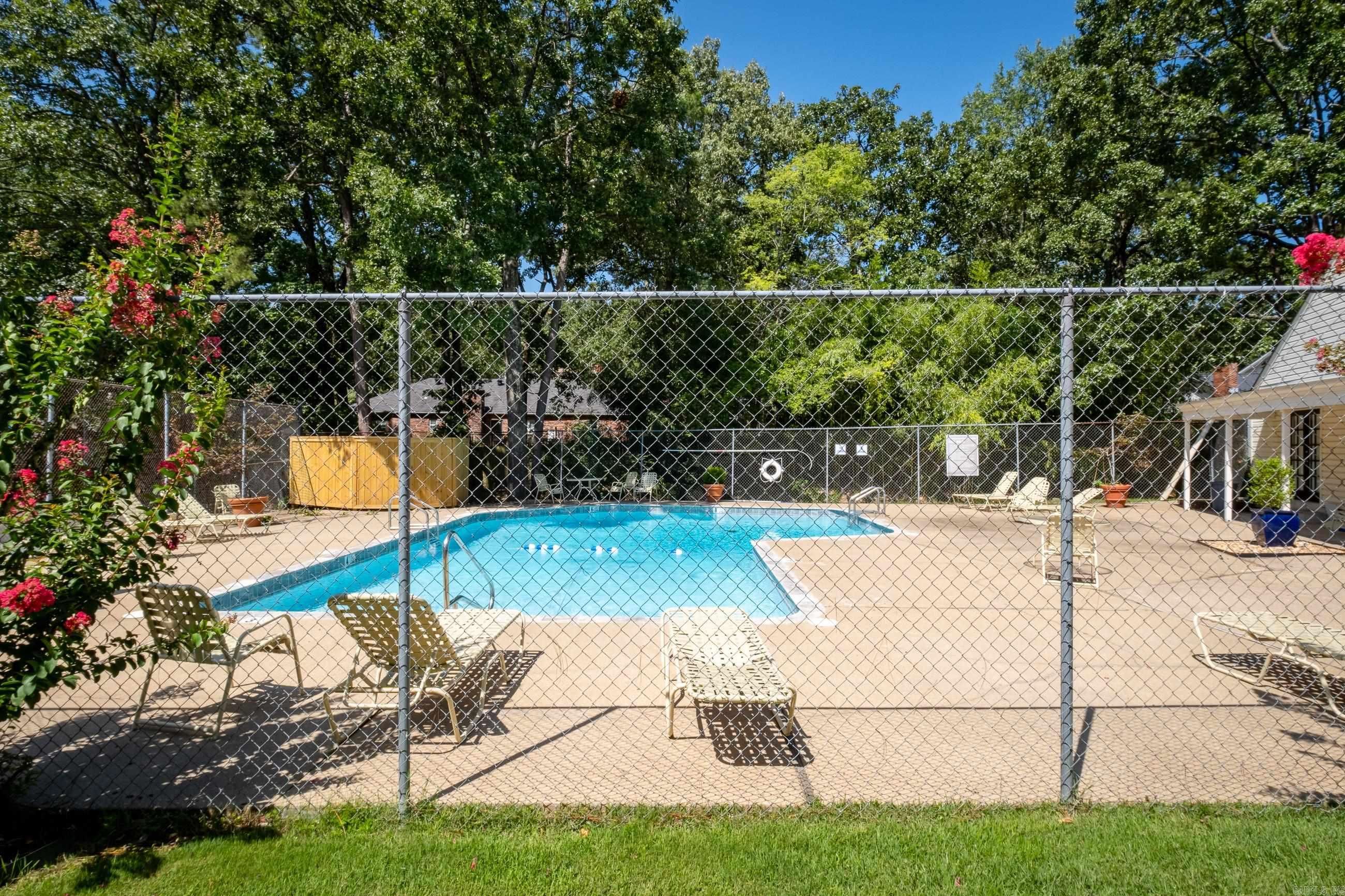 KINGSBRIDGE TWNHSE - Residential