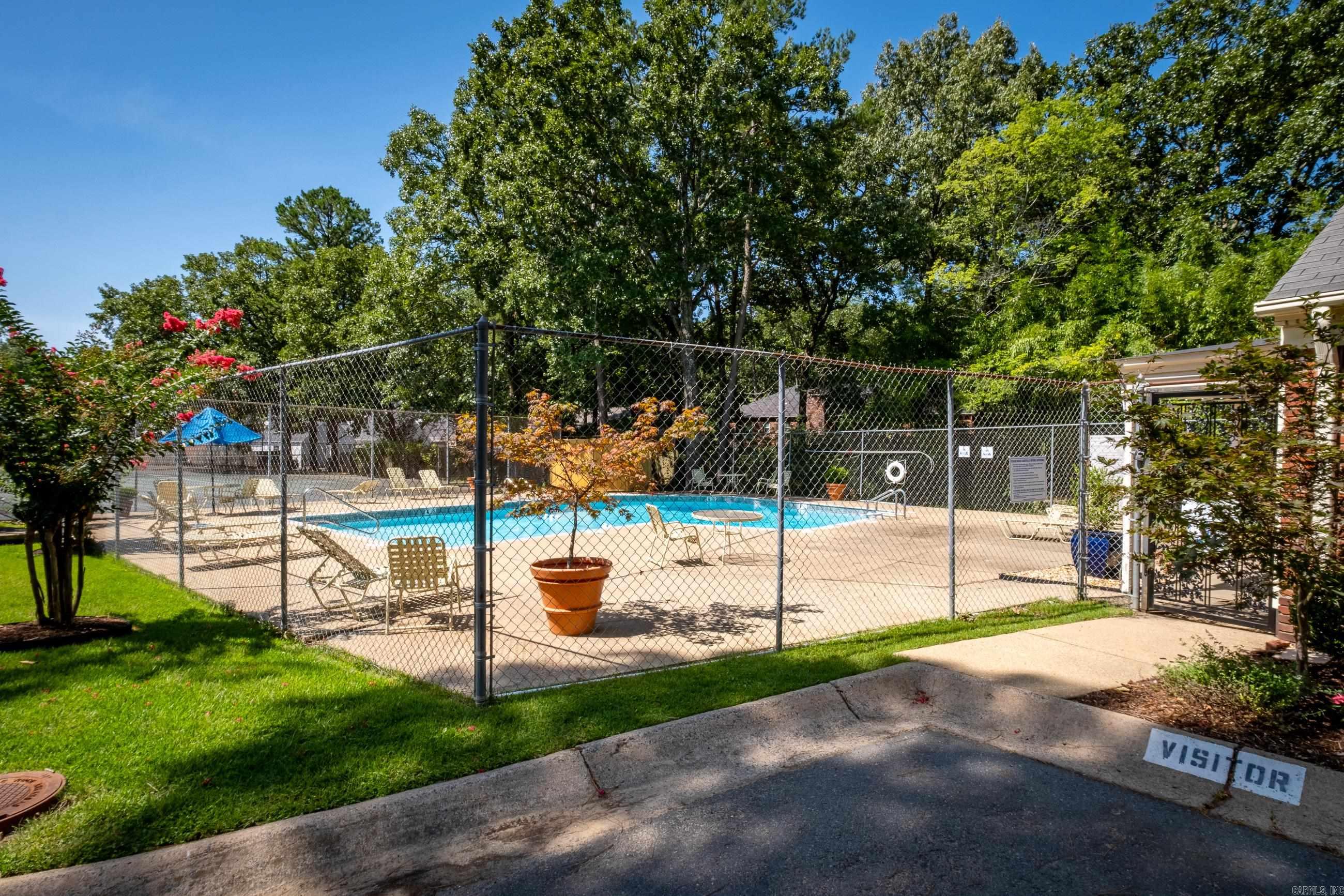 KINGSBRIDGE TWNHSE - Residential