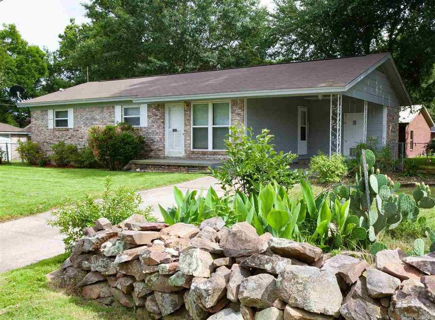 Newly renovated 3BR in North Little Rock with cute curb appeal. Come check it out before its gone! Our leases are for two years and income has to be three times the amount of rent unless you have a housing voucher.