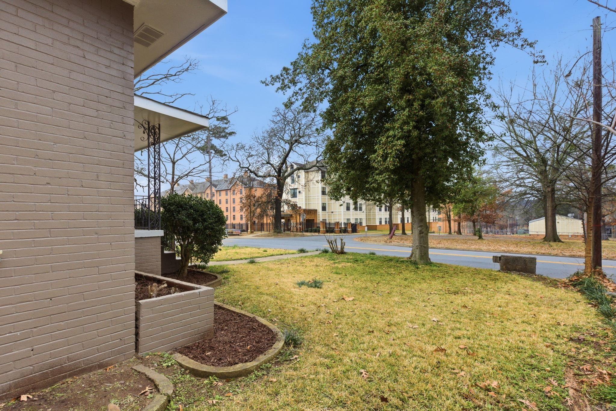 BRACKS - Residential