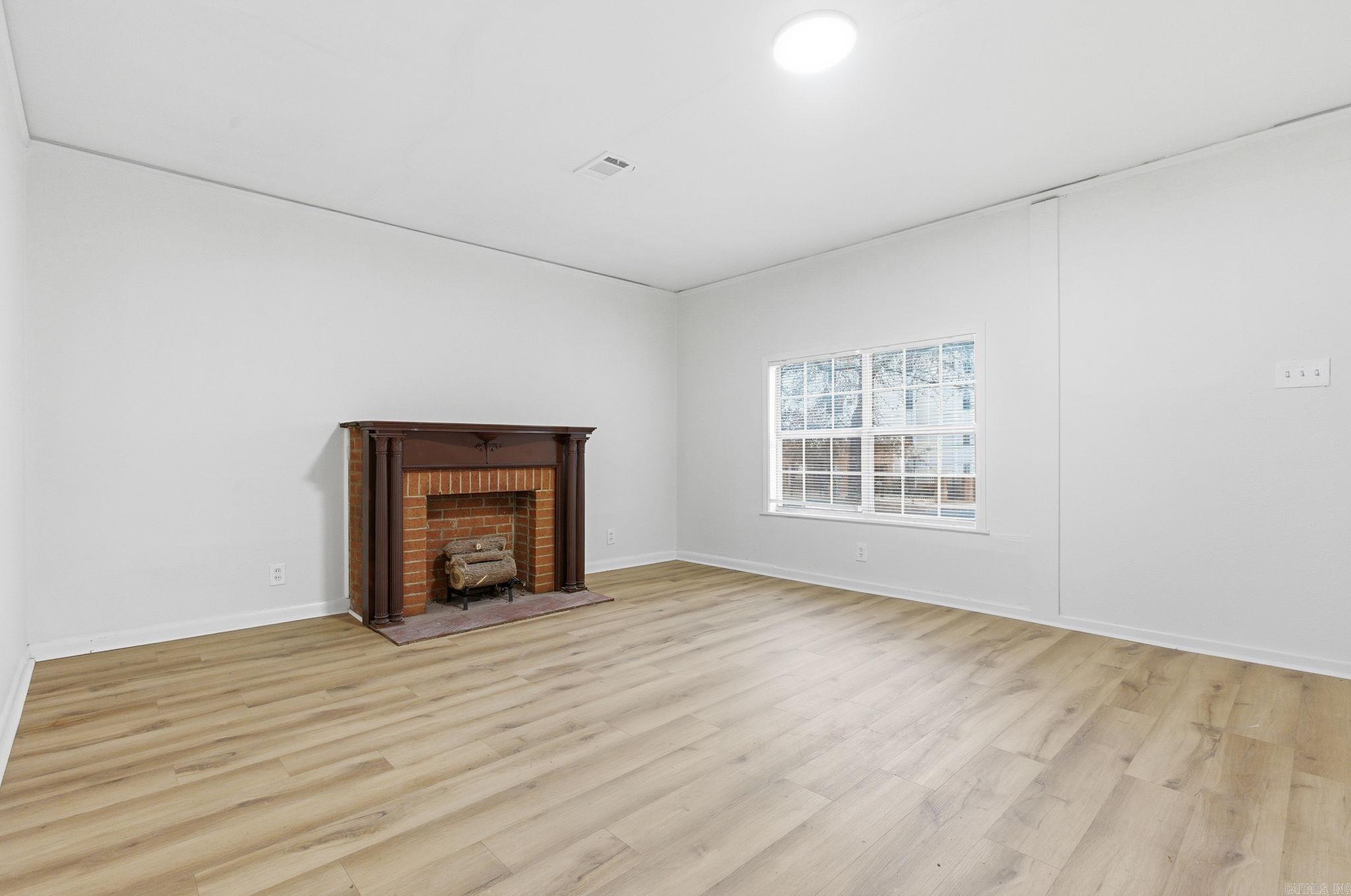 BRACKS - Residential