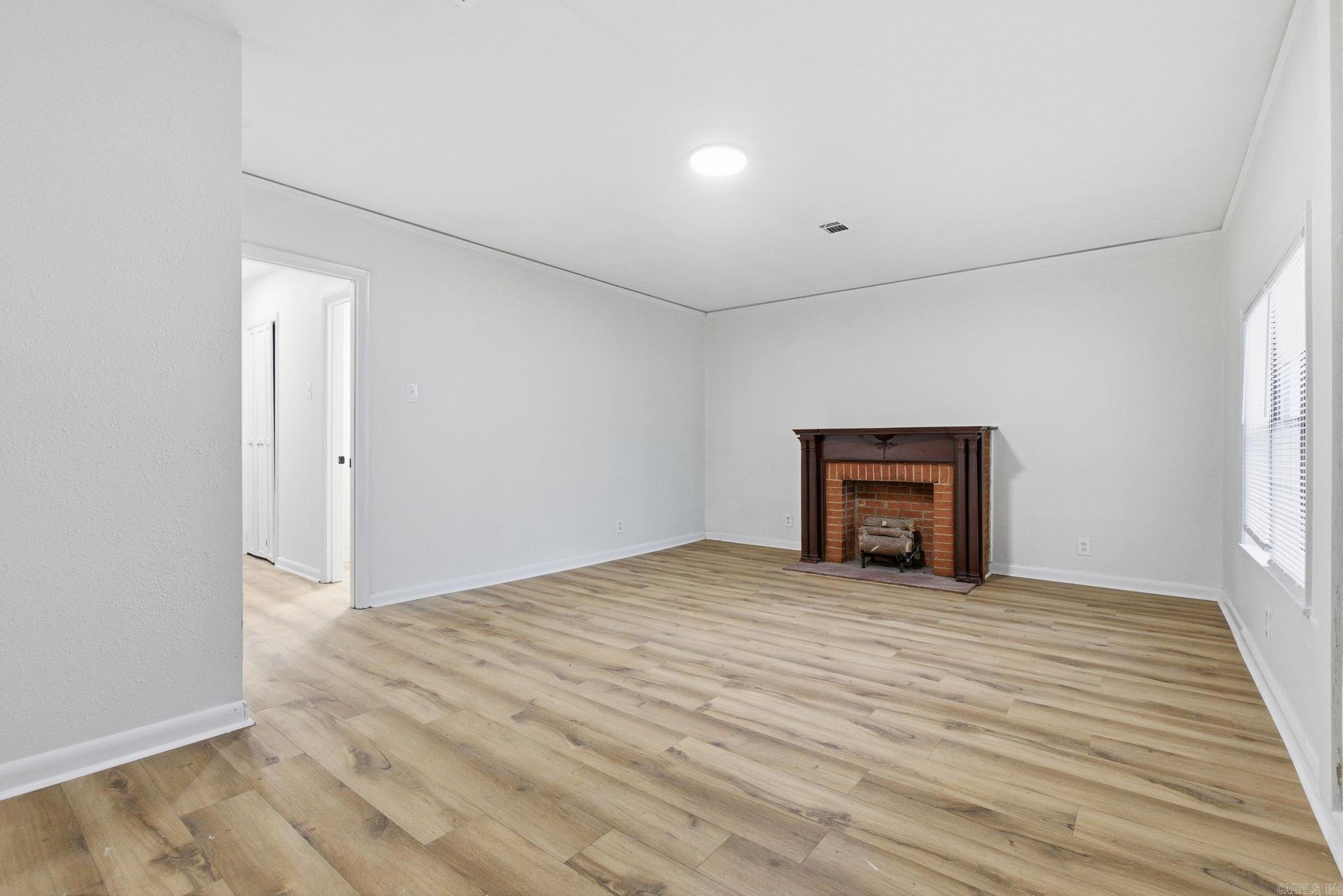 BRACKS - Residential