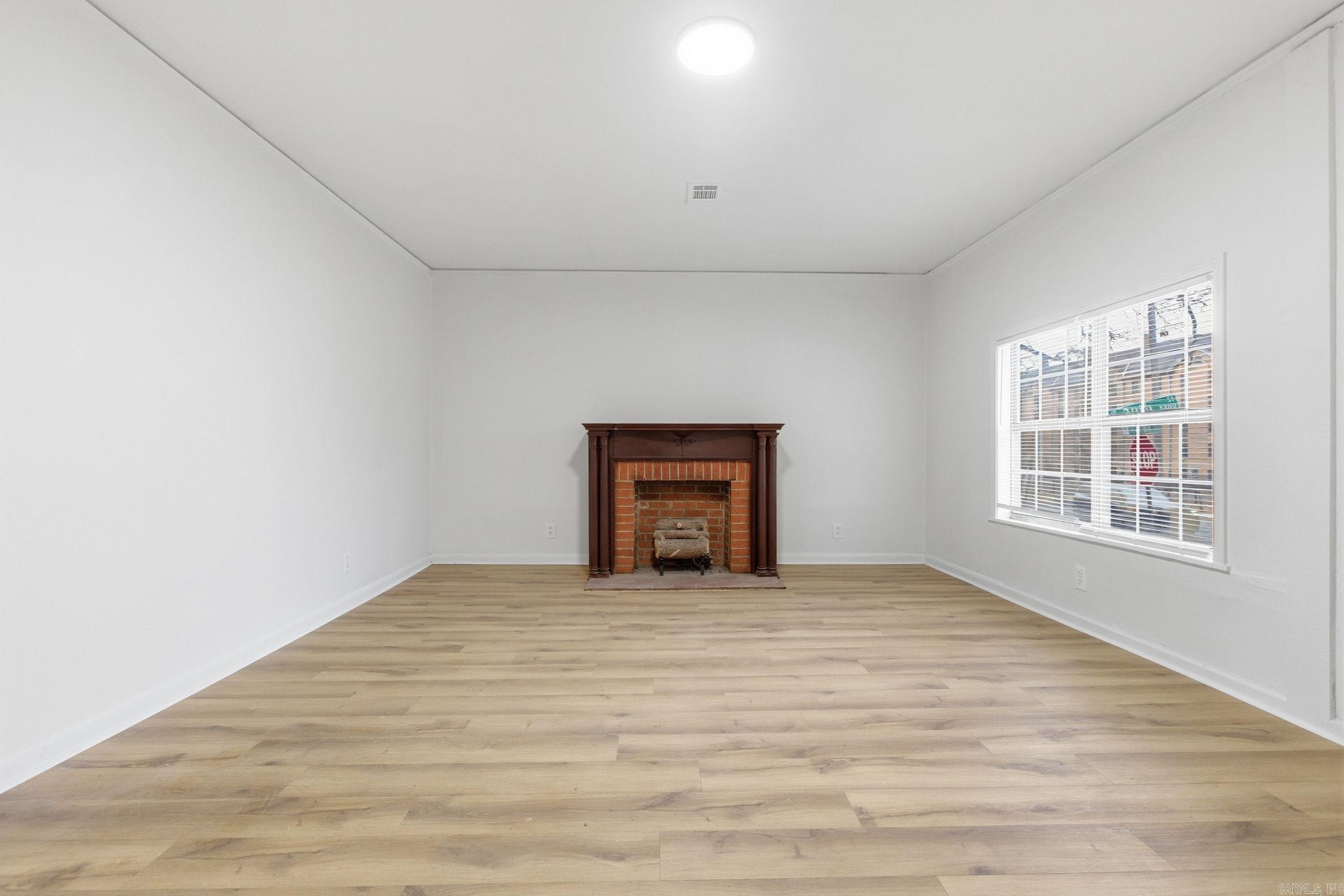 BRACKS - Residential