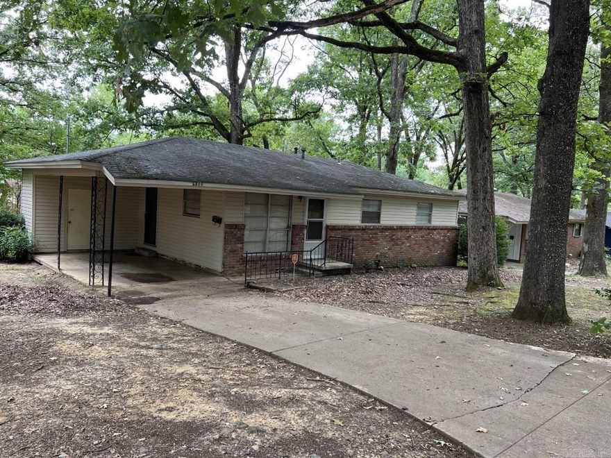 Nice back yard with patio, close to UALR.