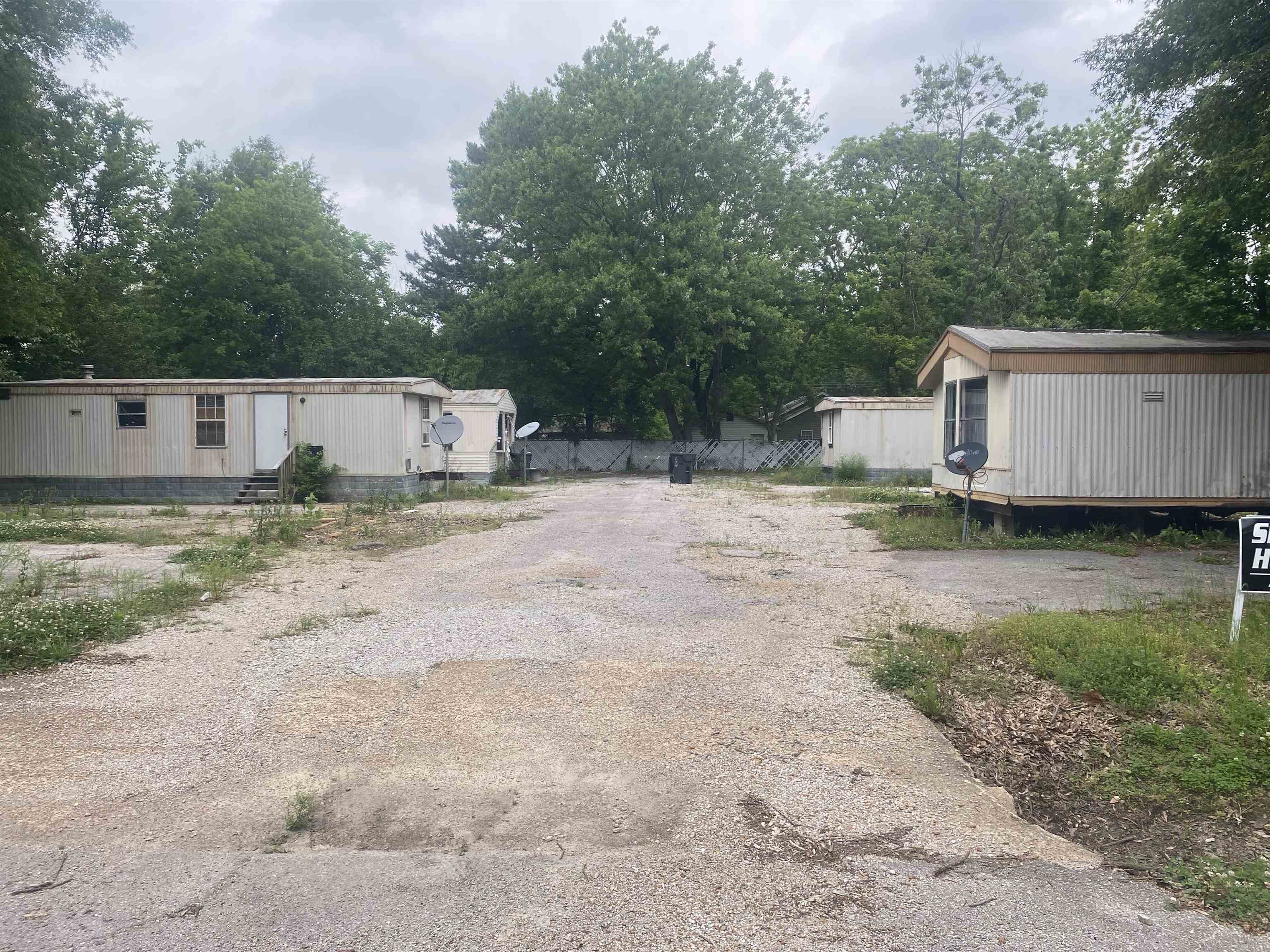 Discover a unique investment opportunity with this vacant mobile home park located in Jonesboro, Arkansas. This property offers the potential for development or revitalization. Currently has 10 vacant mobile homes and it includes 14 pads