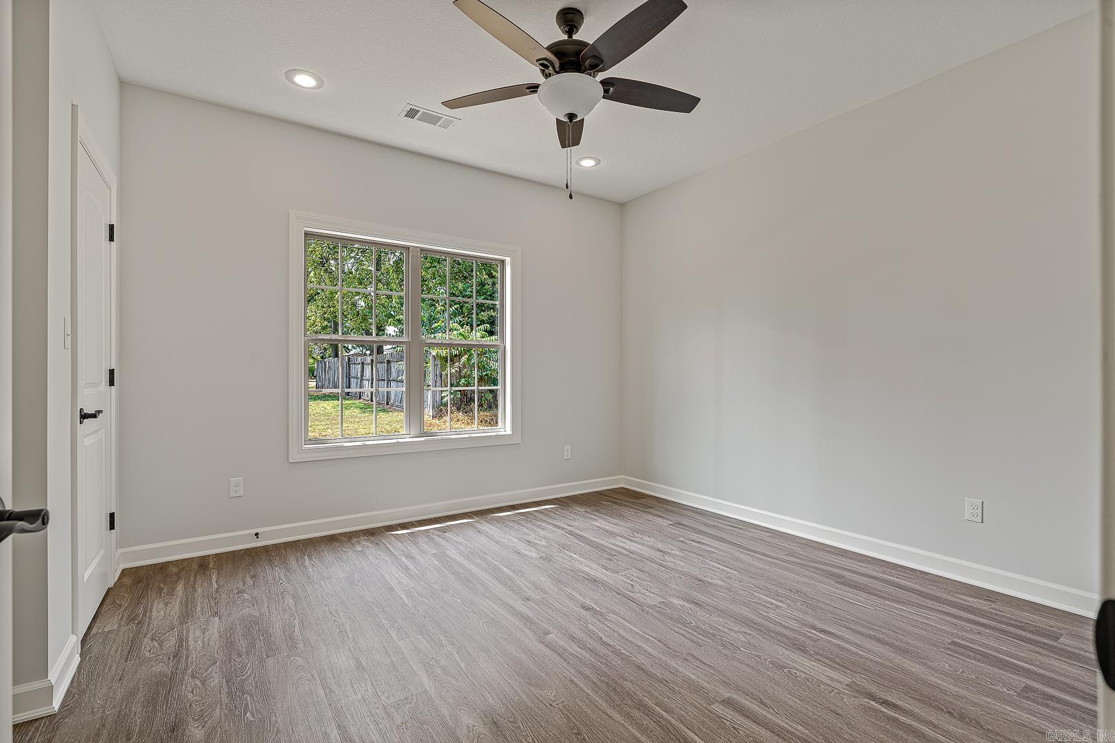 ?? New Listing ā Brand New Construction | $279,900 Be the first to own this beautiful all-brick home offering 1,800 sq. ft. of modern comfort and style. Designed with an open floor plan, this 3-bedroom, 2-bath gem is perfect for both entertaining and everyday living. Highlights include: Cozy fireplace in the living room Granite countertops & large pantry in the kitchen Tiled master shower with his & hers closets Energy-efficient LED lighting throughout 2-car garage for convenience and storage Every detail is thoughtfully crafted to combine elegance with functionality. Move-in ready at $279,900āschedule your showing today!