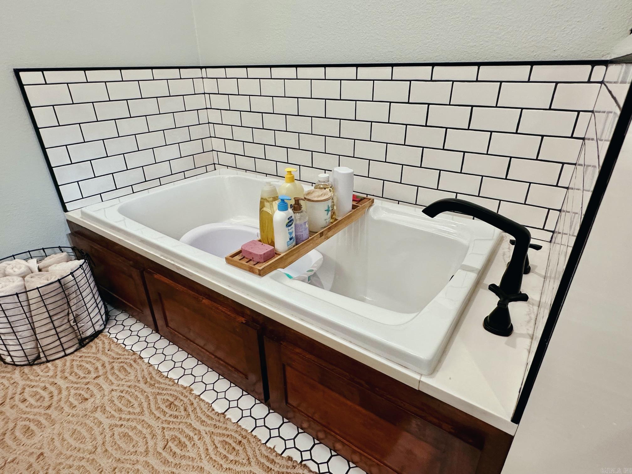 PINEWOOD ESTATES - Residential