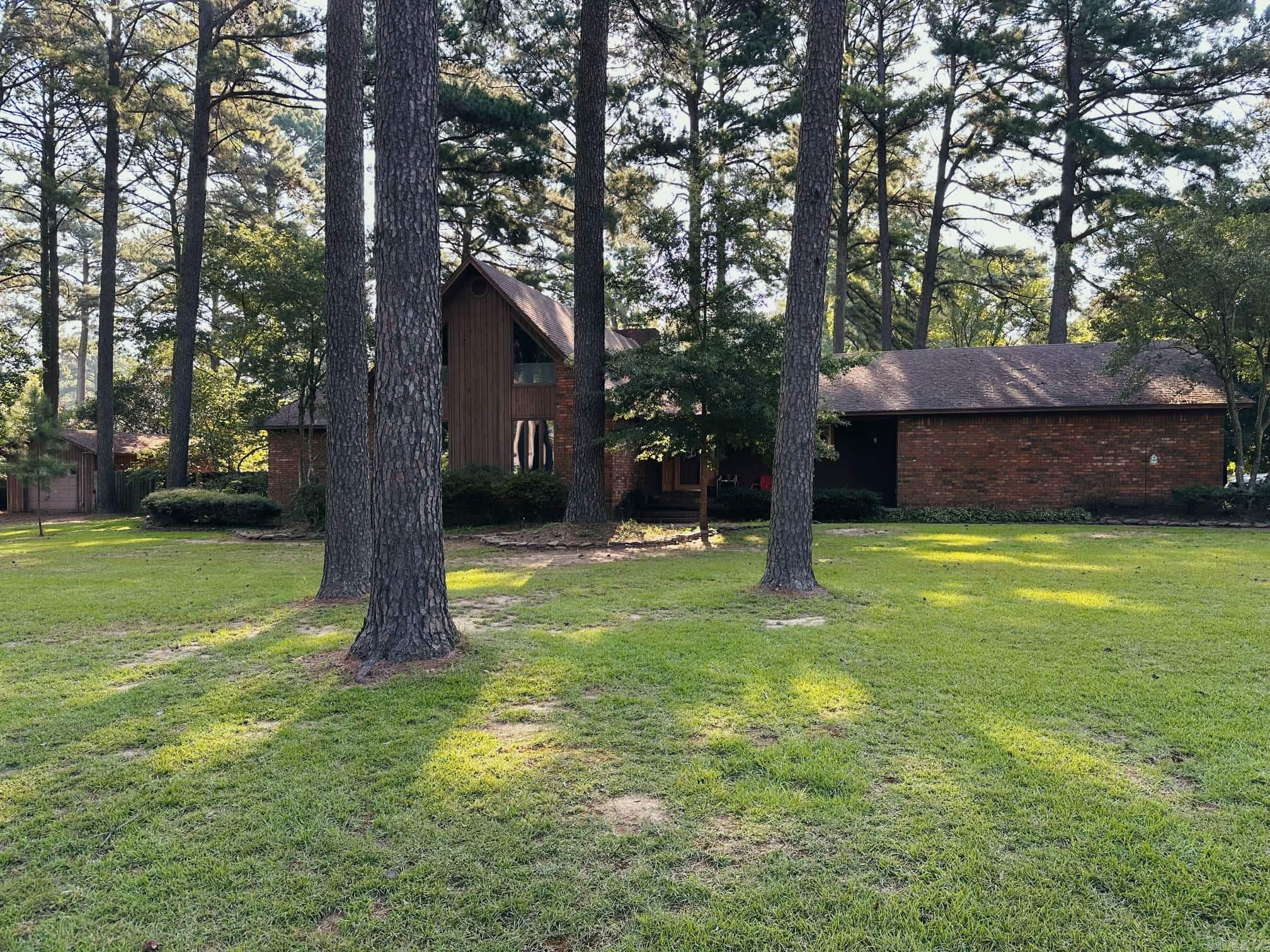 PINEWOOD ESTATES - Residential