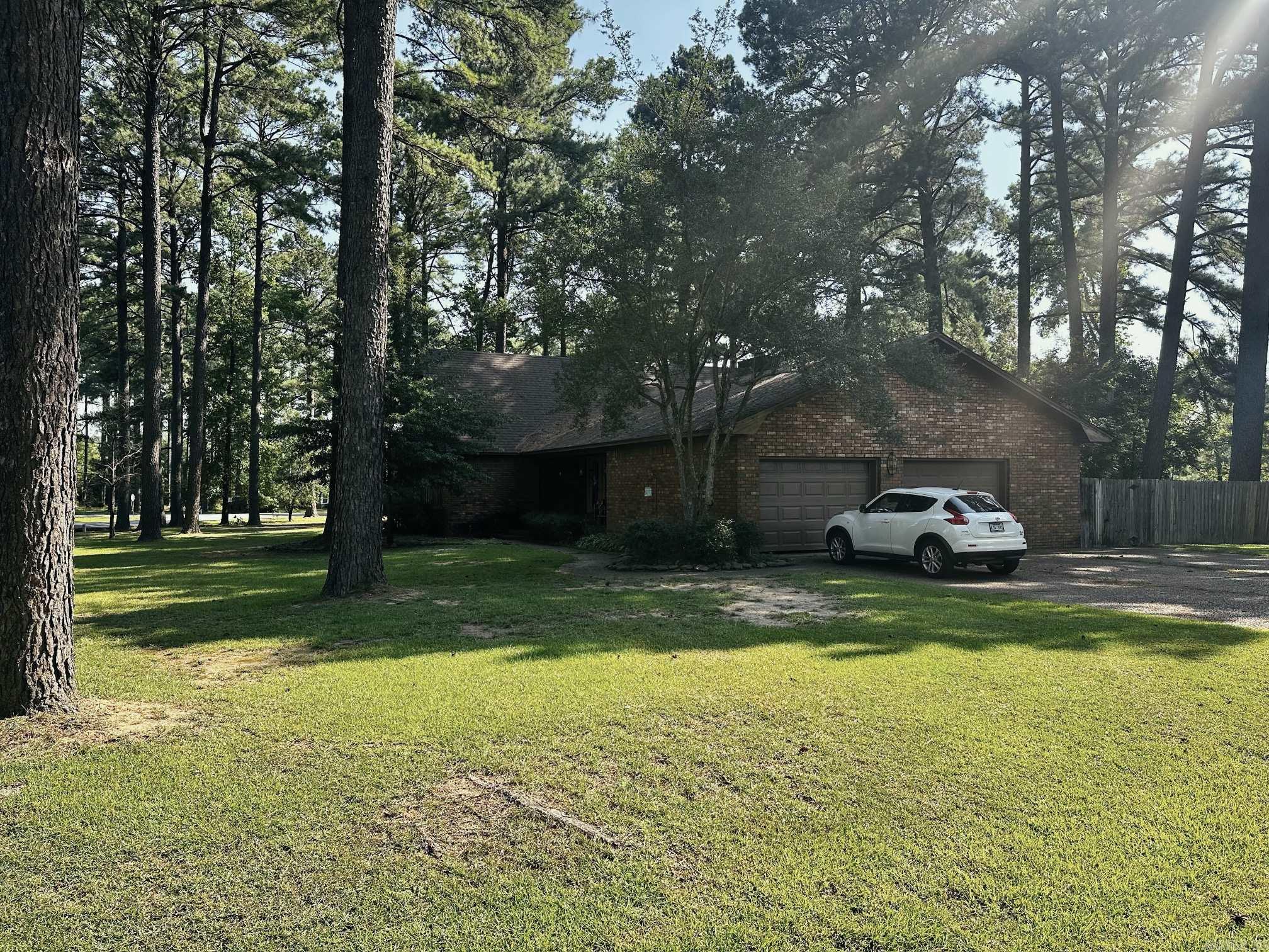 PINEWOOD ESTATES - Residential