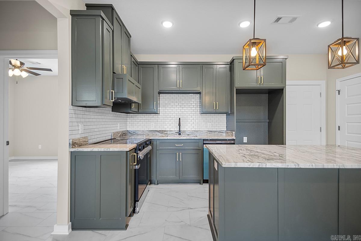 HOLLYWOOD HEIGHTS - Residential