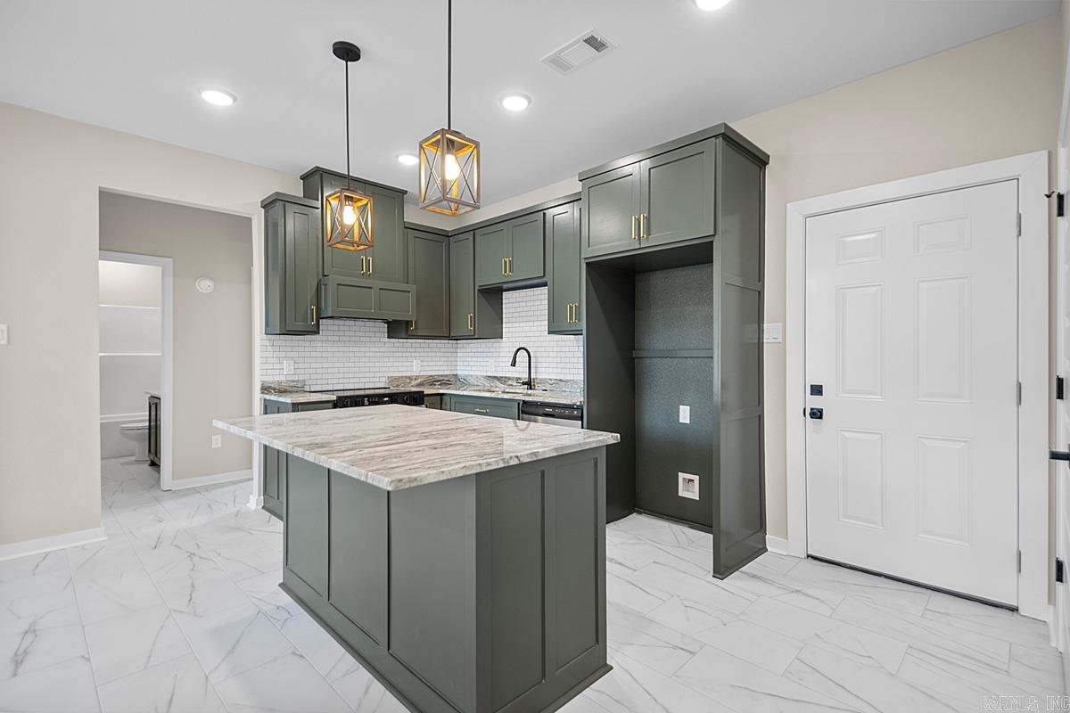 HOLLYWOOD HEIGHTS - Residential