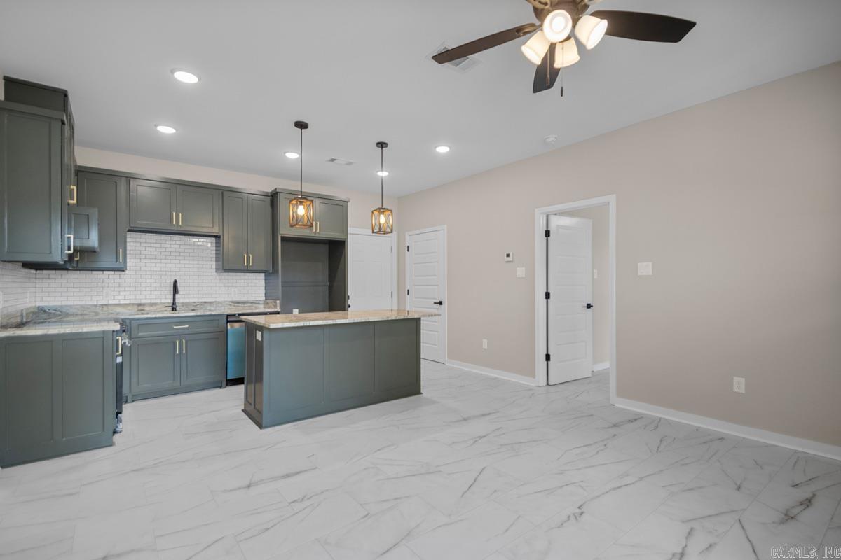 HOLLYWOOD HEIGHTS - Residential